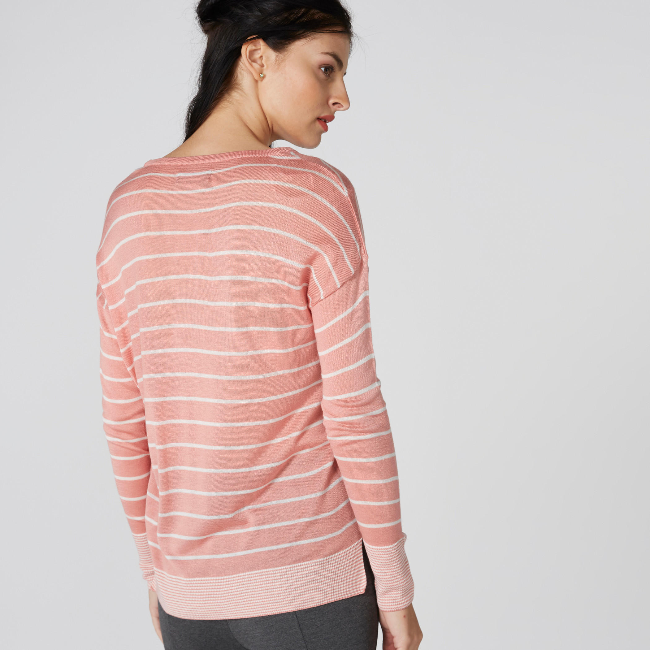 بلوزة مقلمة بياقة مستديرة وأكمام طويلة-women-clothing-tshirts-image-2