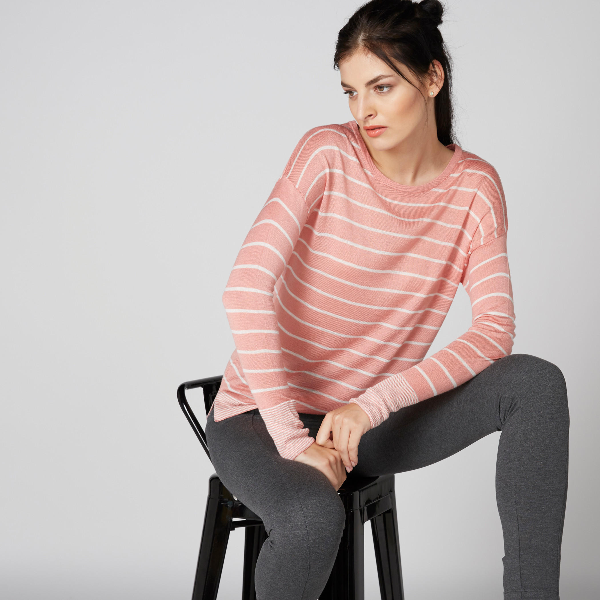 بلوزة مقلمة بياقة مستديرة وأكمام طويلة-women-clothing-tshirts-image-3