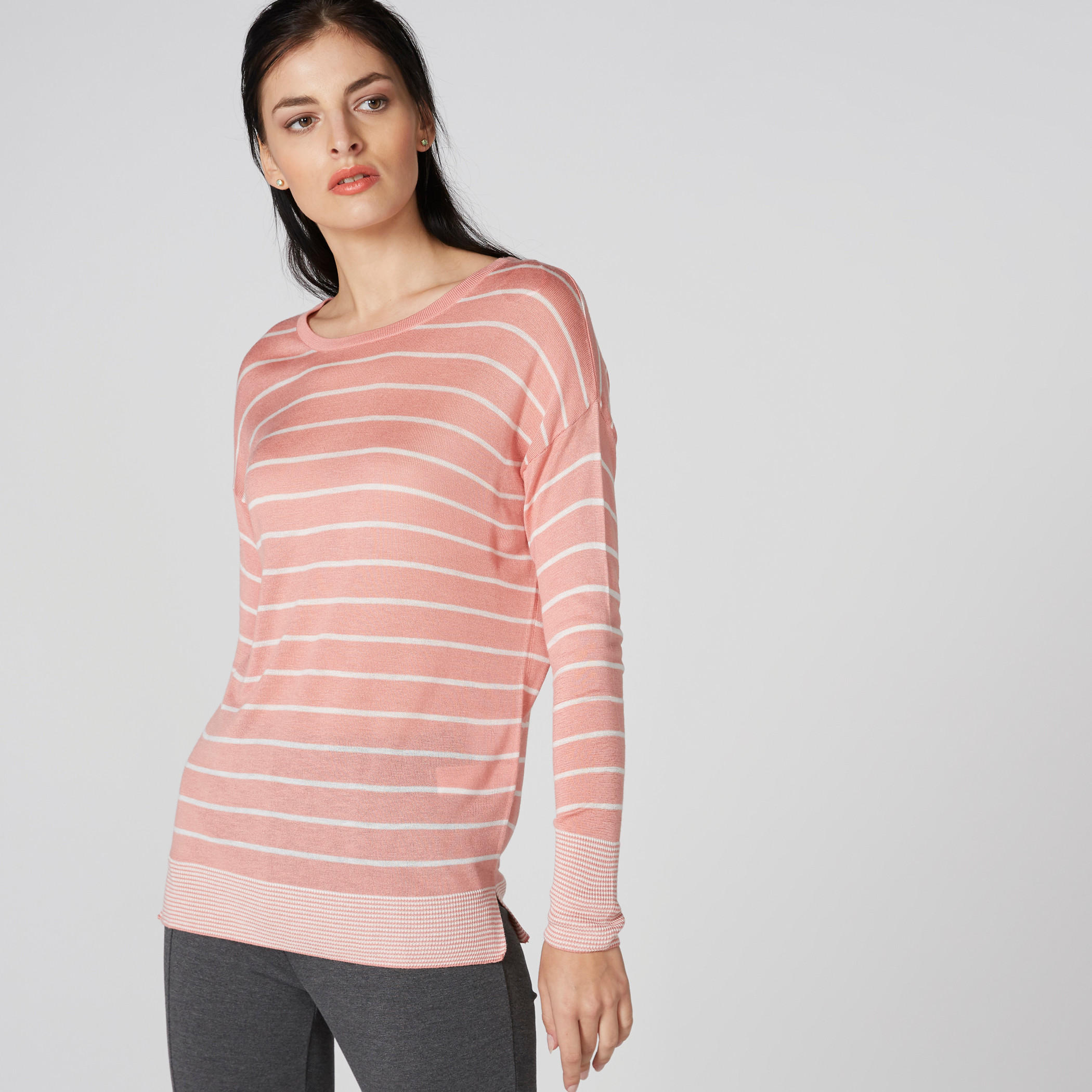 بلوزة مقلمة بياقة مستديرة وأكمام طويلة-women-clothing-tshirts-image-4