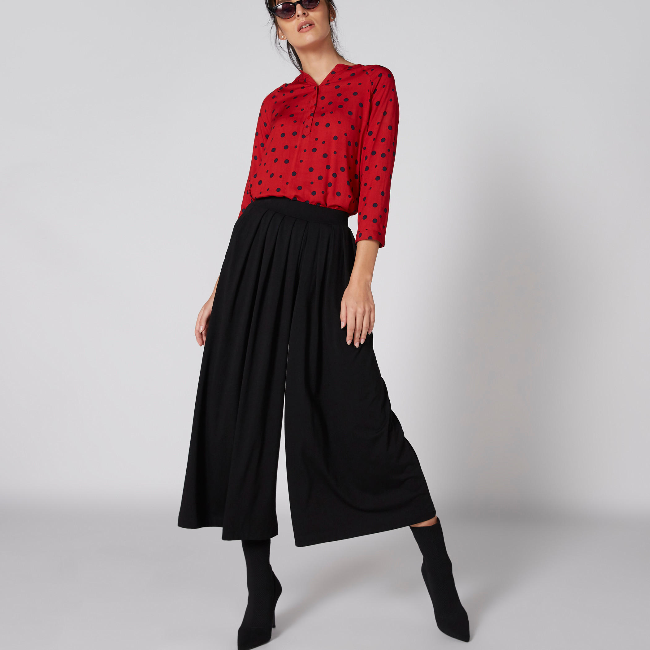 بنطال واسع الساقين بكشكش وخصر مطّاطي وجيوب-women-clothing-bottoms-trousers-image-1