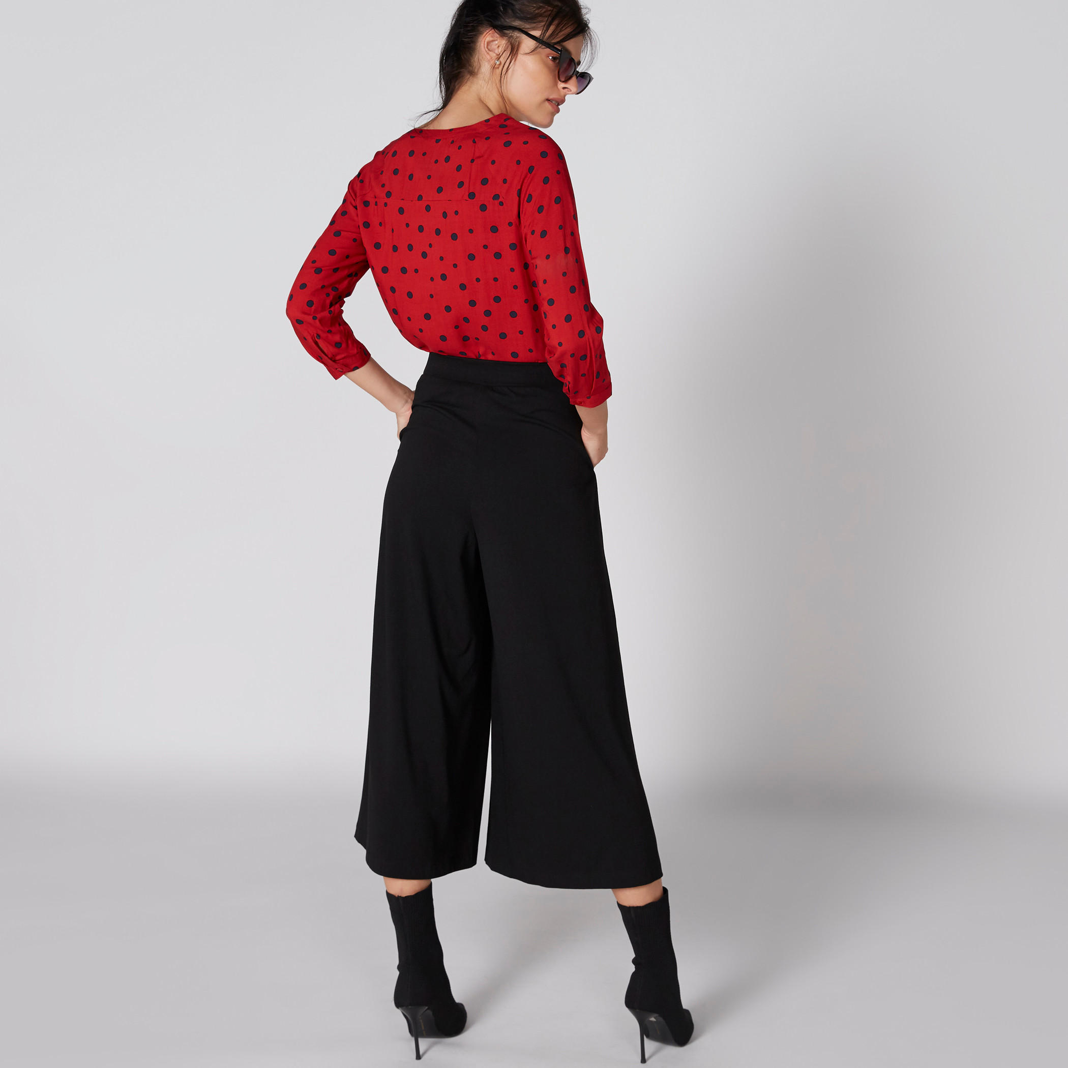 بنطال واسع الساقين بكشكش وخصر مطّاطي وجيوب-women-clothing-bottoms-trousers-image-2