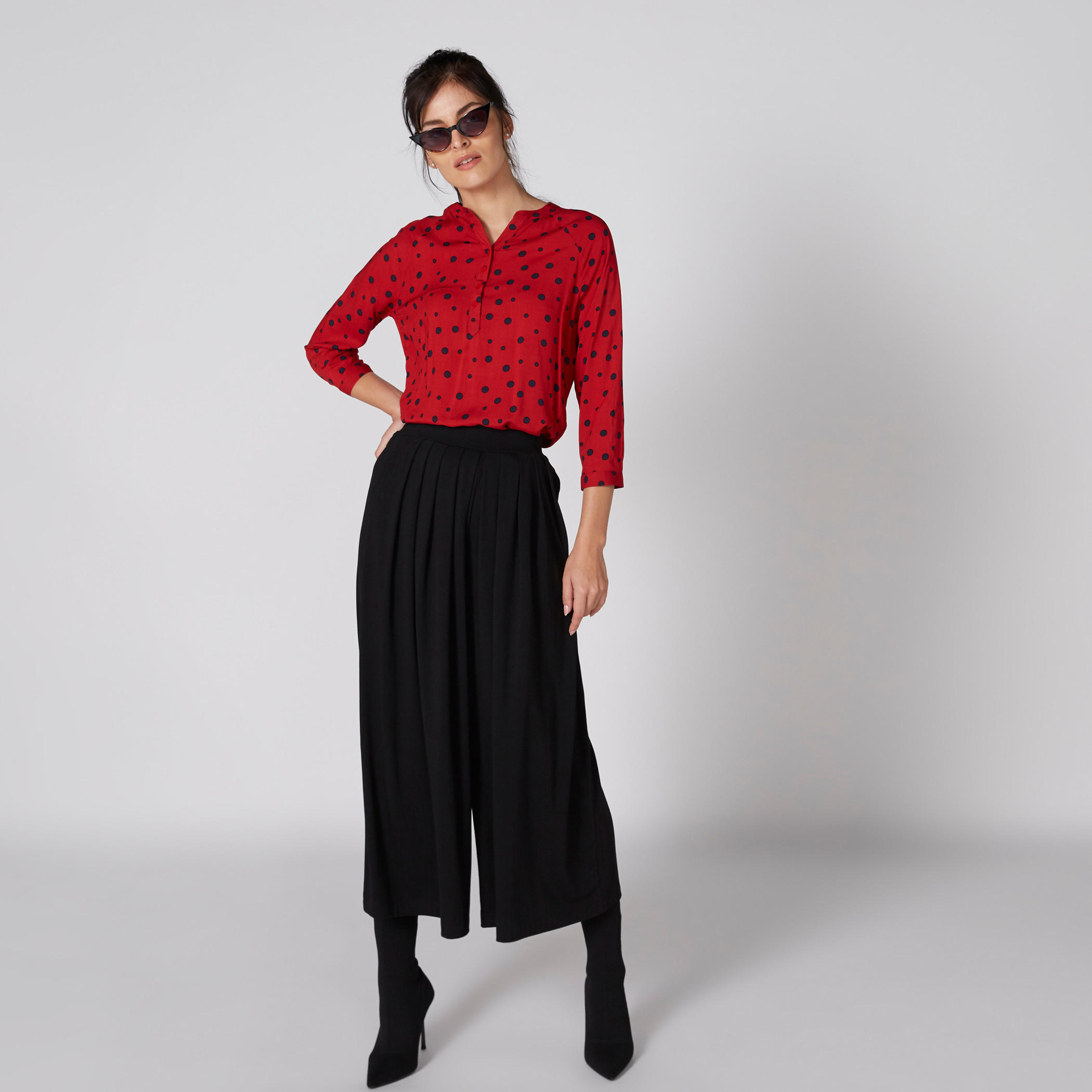 بنطال واسع الساقين بكشكش وخصر مطّاطي وجيوب-women-clothing-bottoms-trousers-image-3