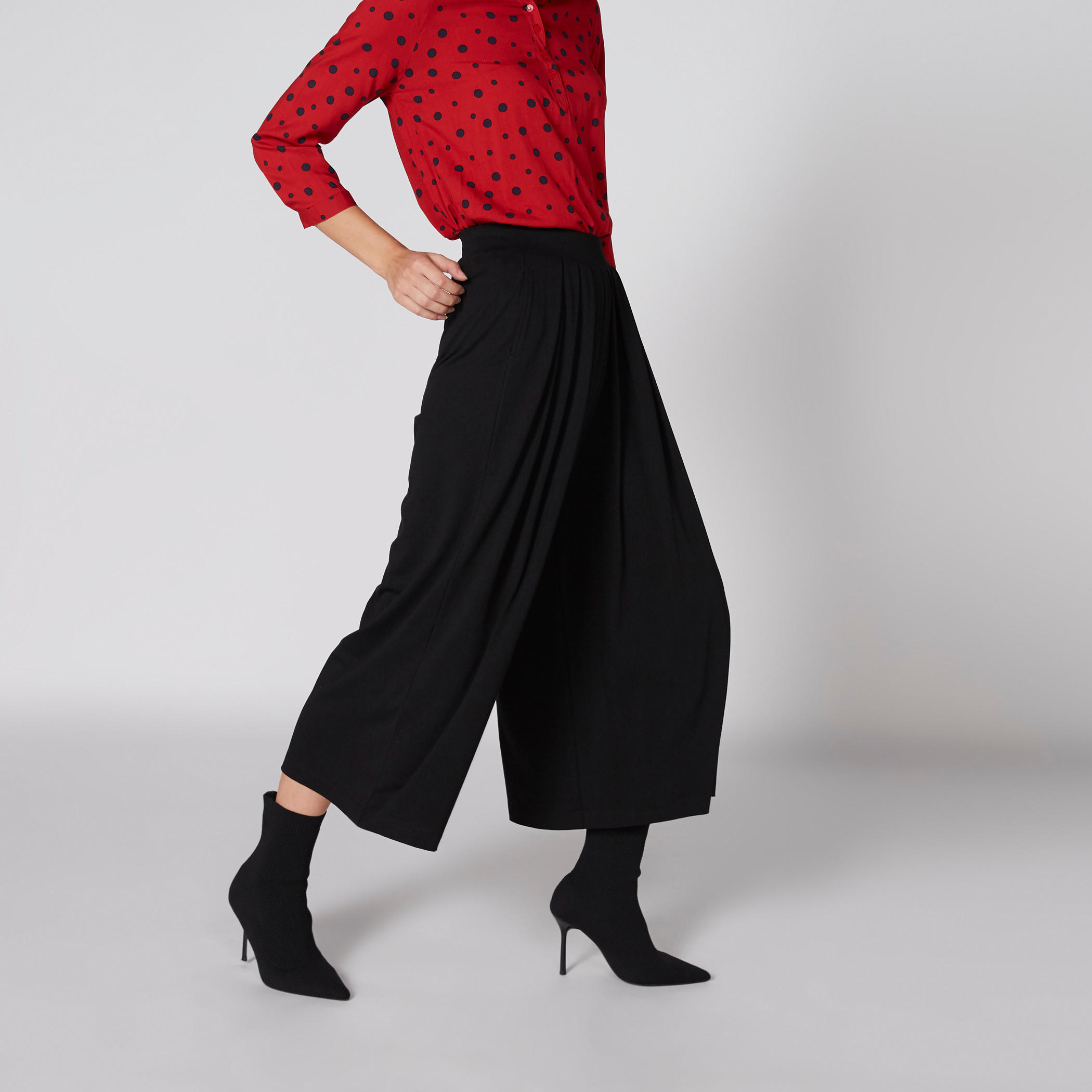 بنطال واسع الساقين بكشكش وخصر مطّاطي وجيوب-women-clothing-bottoms-trousers-image-4
