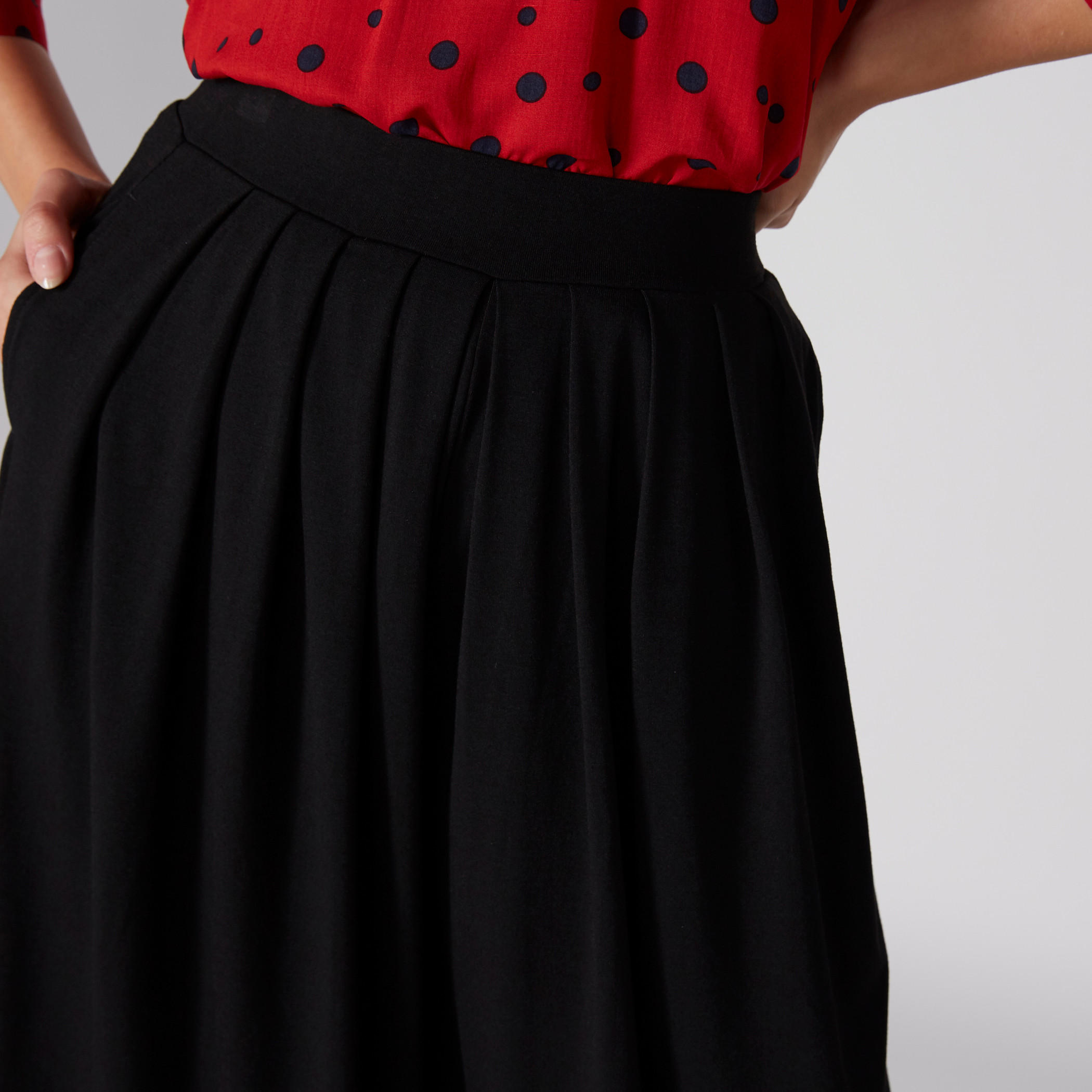 بنطال واسع الساقين بكشكش وخصر مطّاطي وجيوب-women-clothing-bottoms-trousers-image-5