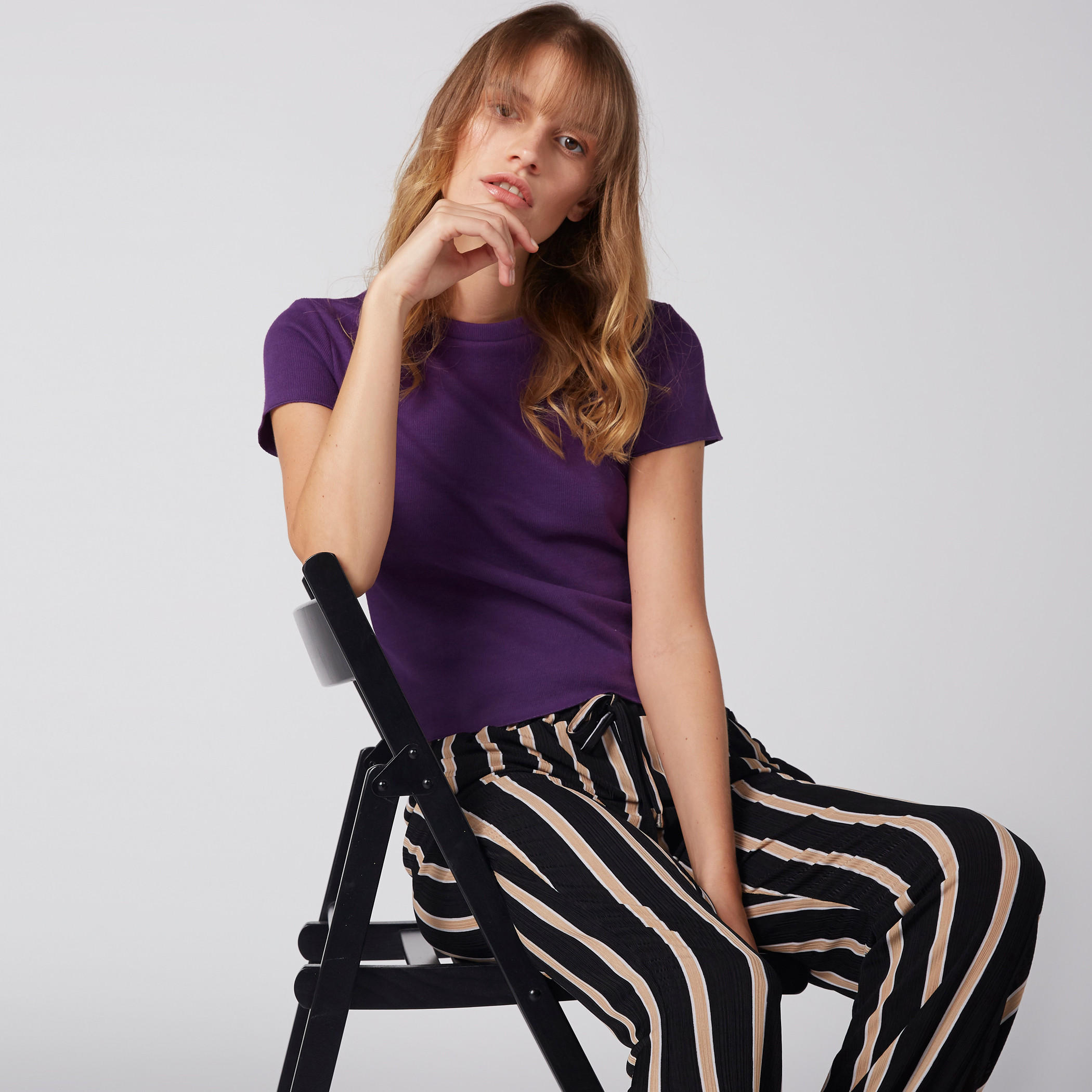بلوزة مضلّعة بياقة مستديرة وأكمام قصيرة-women-clothing-tshirts-image-4