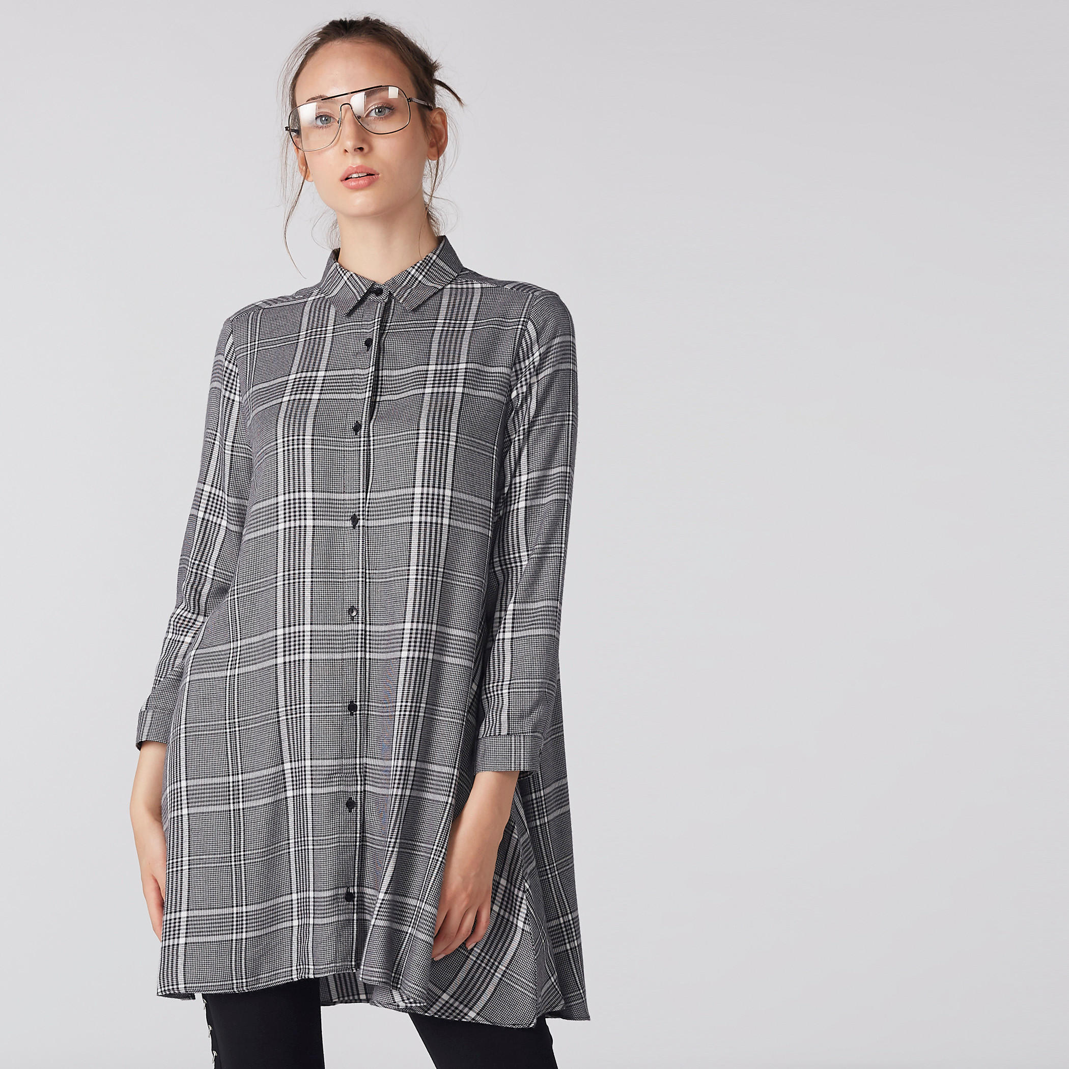 قميص كاروهات طويل بأكمام طويلة ووصلة أزرار كاملة-women-clothing-shirtsandblouses-shirts-image-1