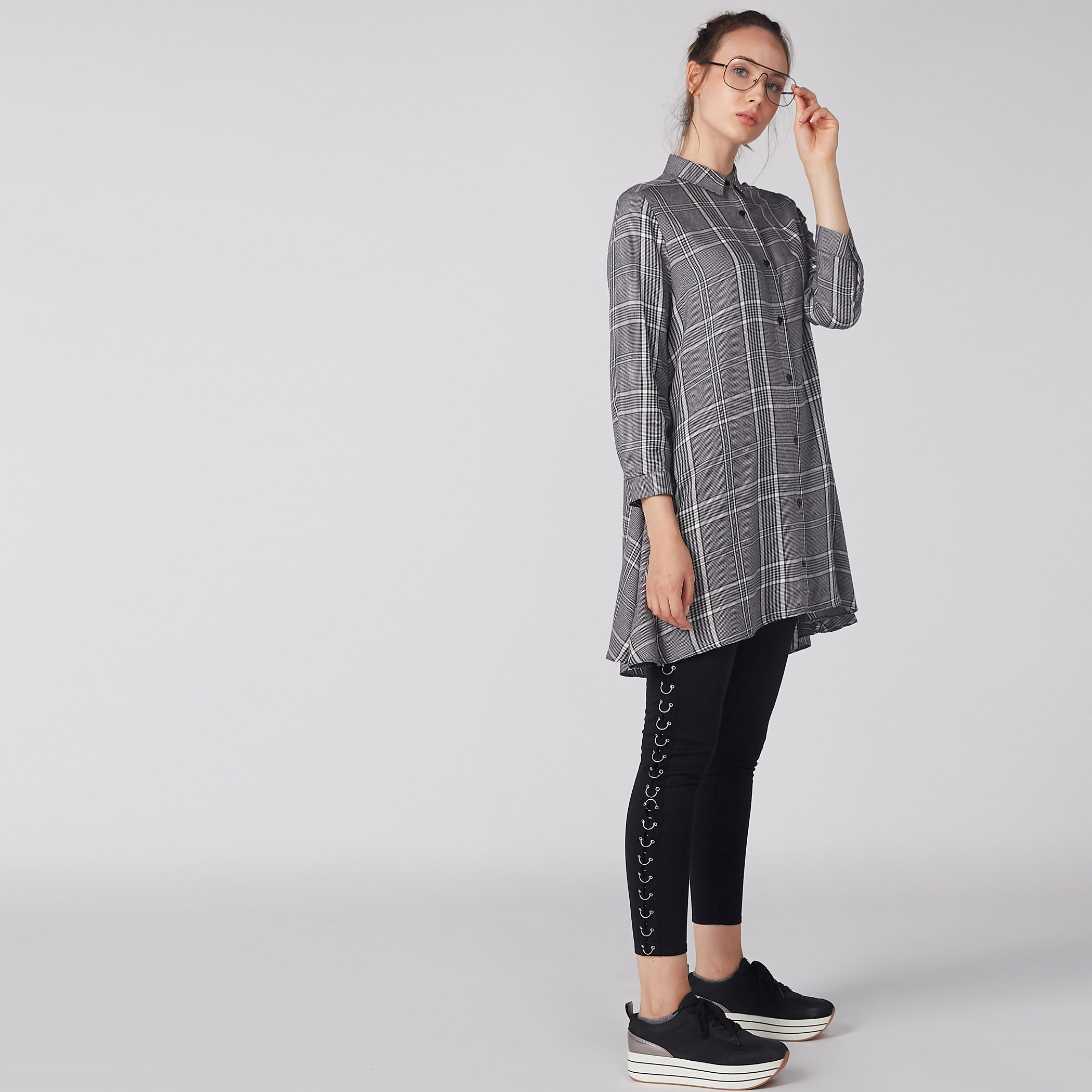 قميص كاروهات طويل بأكمام طويلة ووصلة أزرار كاملة-women-clothing-shirtsandblouses-shirts-image-4