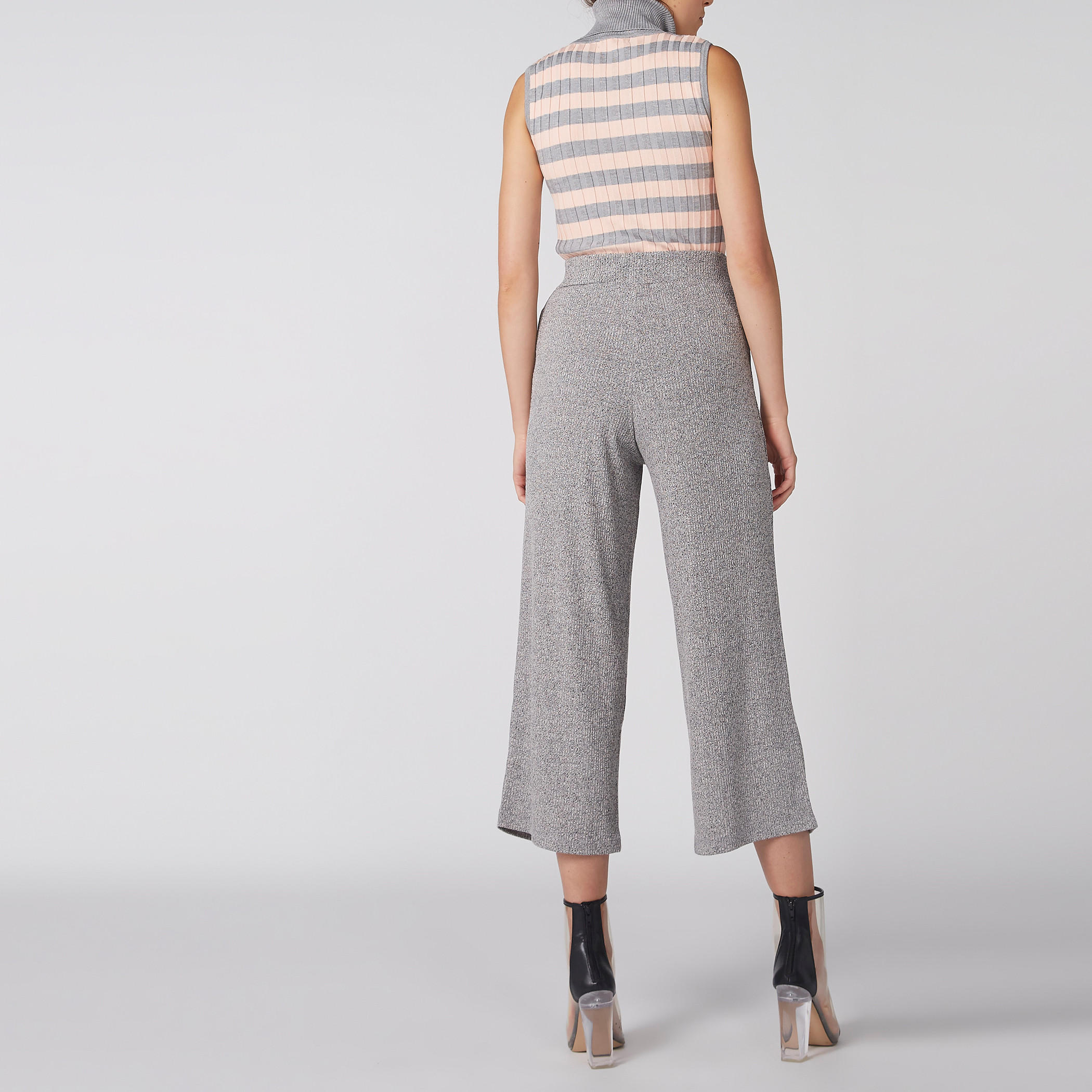 بنطال واسع الساقين بارز الملمس بخصر مطّاطي-women-clothing-bottoms-trousers-image-1