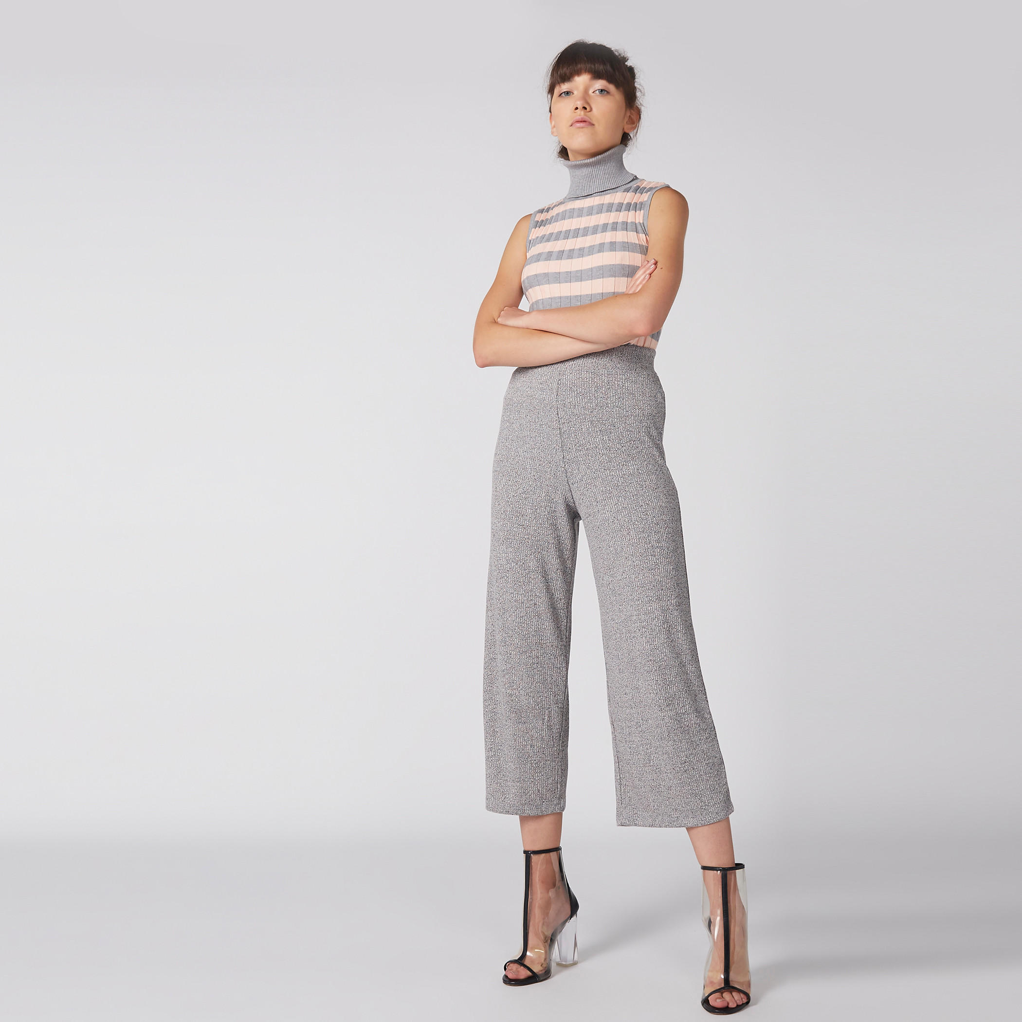 بنطال واسع الساقين بارز الملمس بخصر مطّاطي-women-clothing-bottoms-trousers-image-4