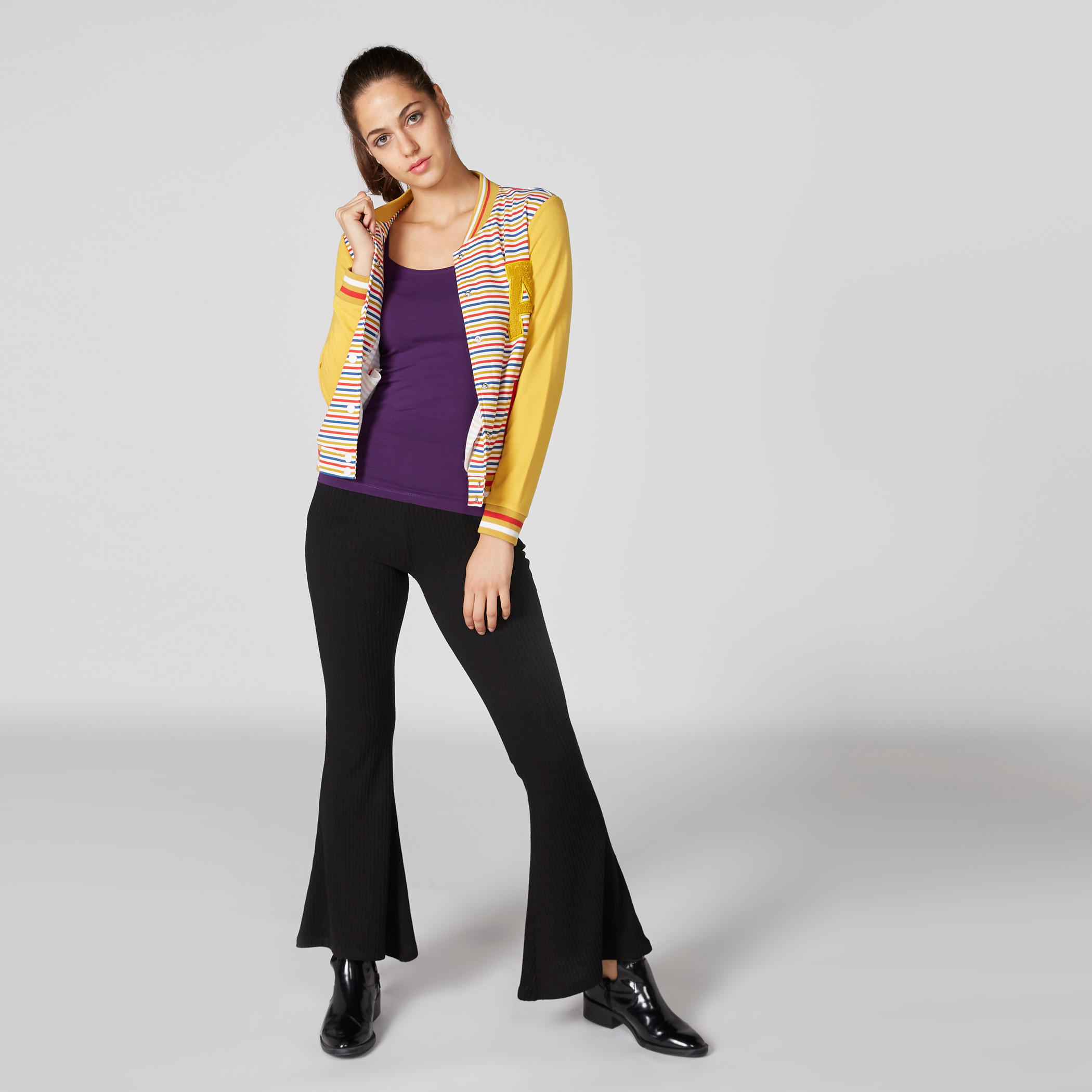 بلوزة كامي بحمّالات رفيعة وياقة عميقة-women-clothing-tshirts-image-3