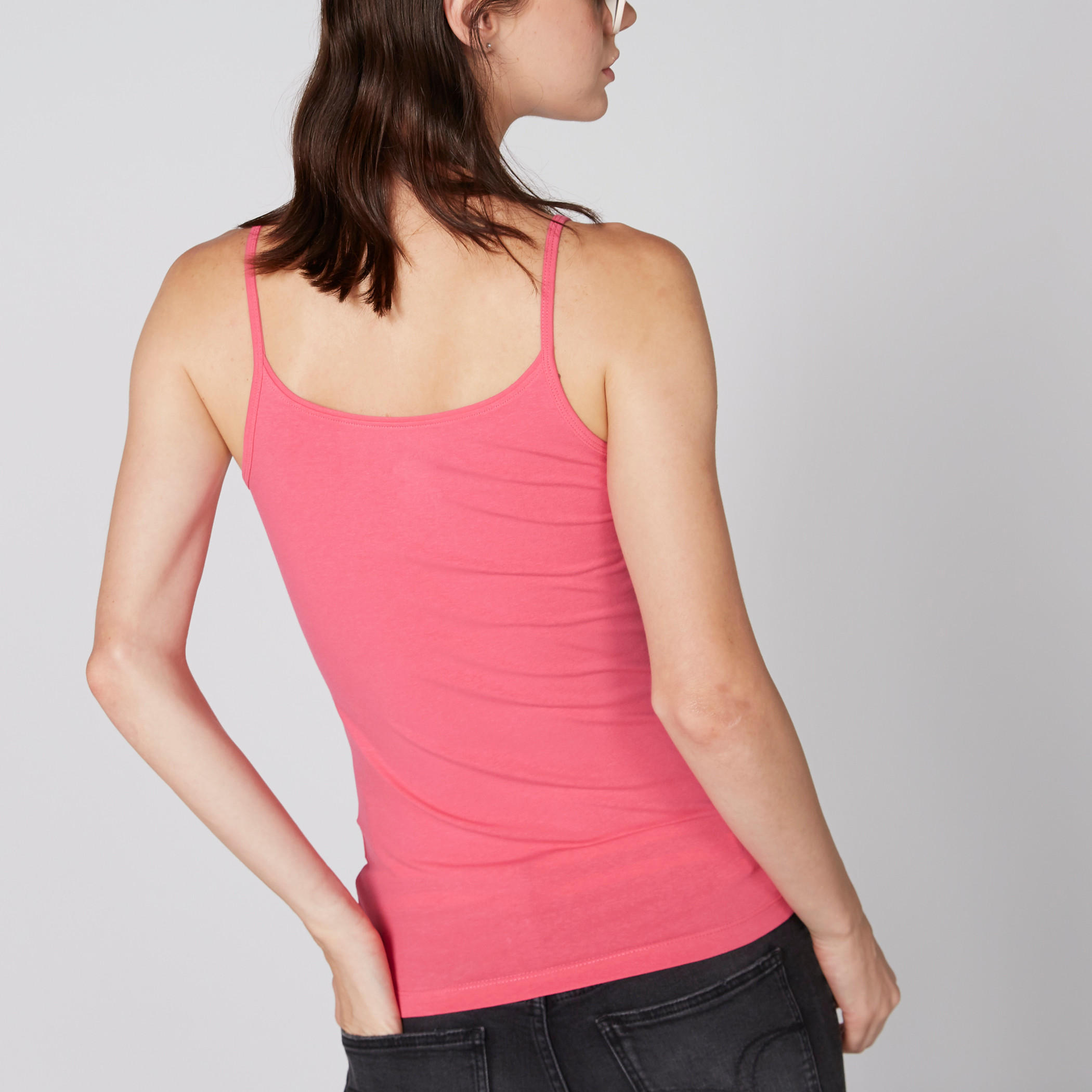 بلوزة بياقة عميقة وحمالات رفيعة-women-clothing-tshirts-image-2