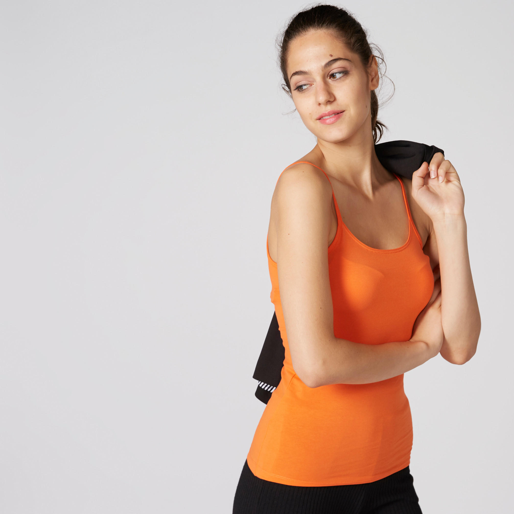 بلوزة كامي بحمّالات رفيعة وياقة عميقة-women-clothing-tshirts-image-1
