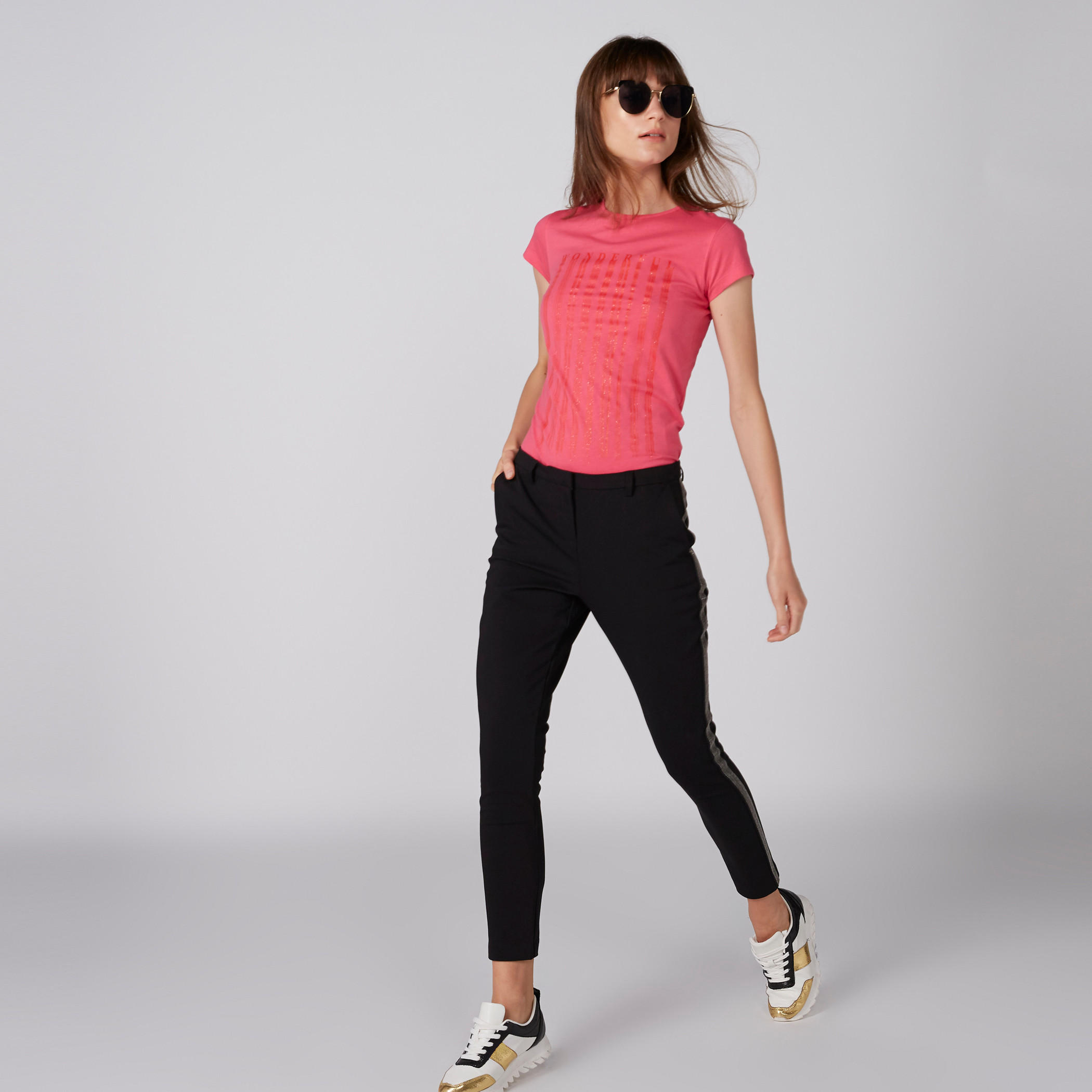 تيشيرت بياقة مستديرة وأكمام كاب وطبعات-women-clothing-tshirts-image-1