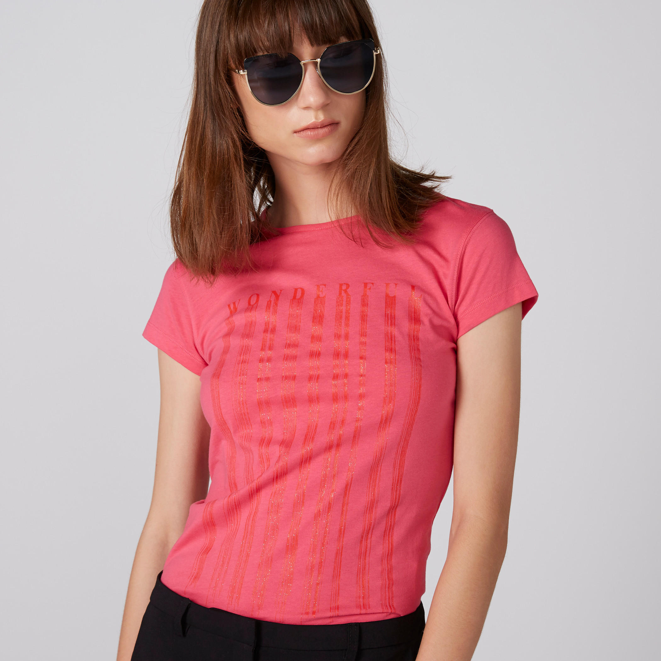 تيشيرت بياقة مستديرة وأكمام كاب وطبعات-women-clothing-tshirts-image-3
