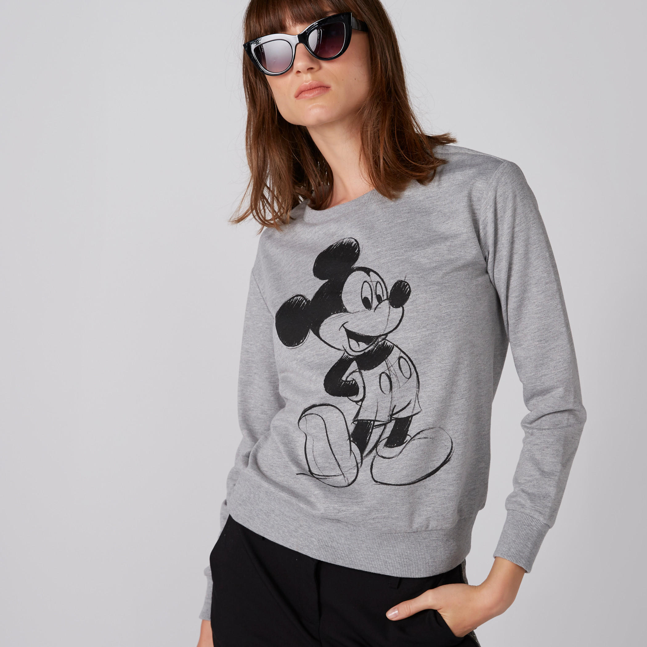 سويت شيرت بياقة مستديرة وأكمام طويلة وطبعات ميكي ماوس-women-winterwear-hoodiesandsweatshirts-sweatshirts-image-1