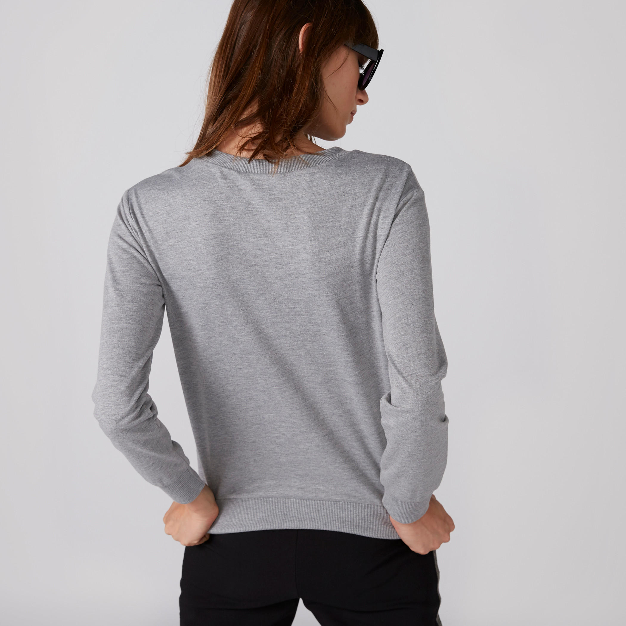 سويت شيرت بياقة مستديرة وأكمام طويلة وطبعات ميكي ماوس-women-winterwear-hoodiesandsweatshirts-sweatshirts-image-2