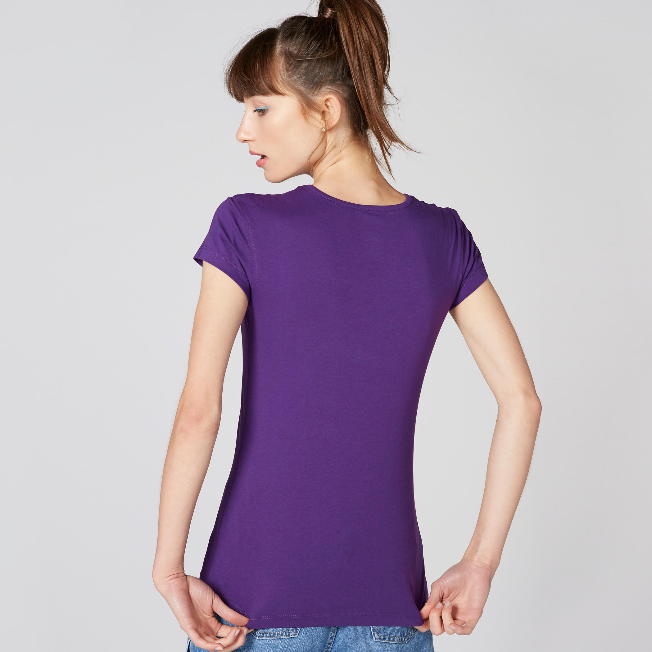 تيشيرت بطبعات وياقة مستديرة وأكمام كاب-women-clothing-tshirts-image-2