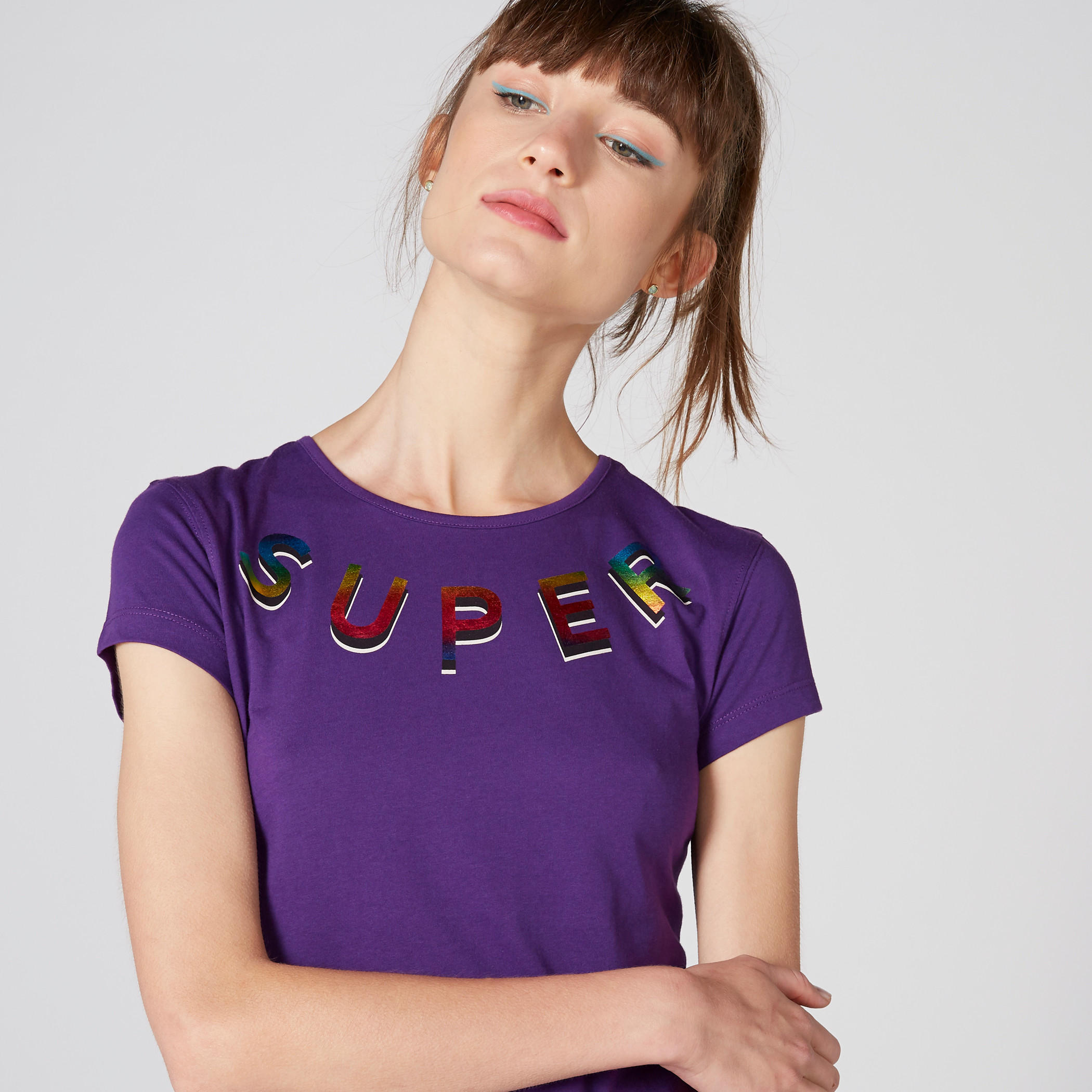 تيشيرت بطبعات وياقة مستديرة وأكمام كاب-women-clothing-tshirts-image-4