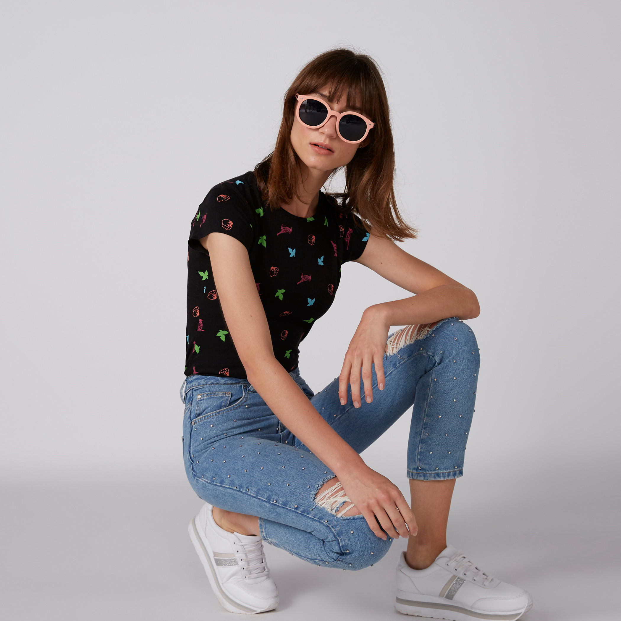 تيشيرت بطبعات وياقة مستديرة وأكمام كاب-women-clothing-tshirts-image-2