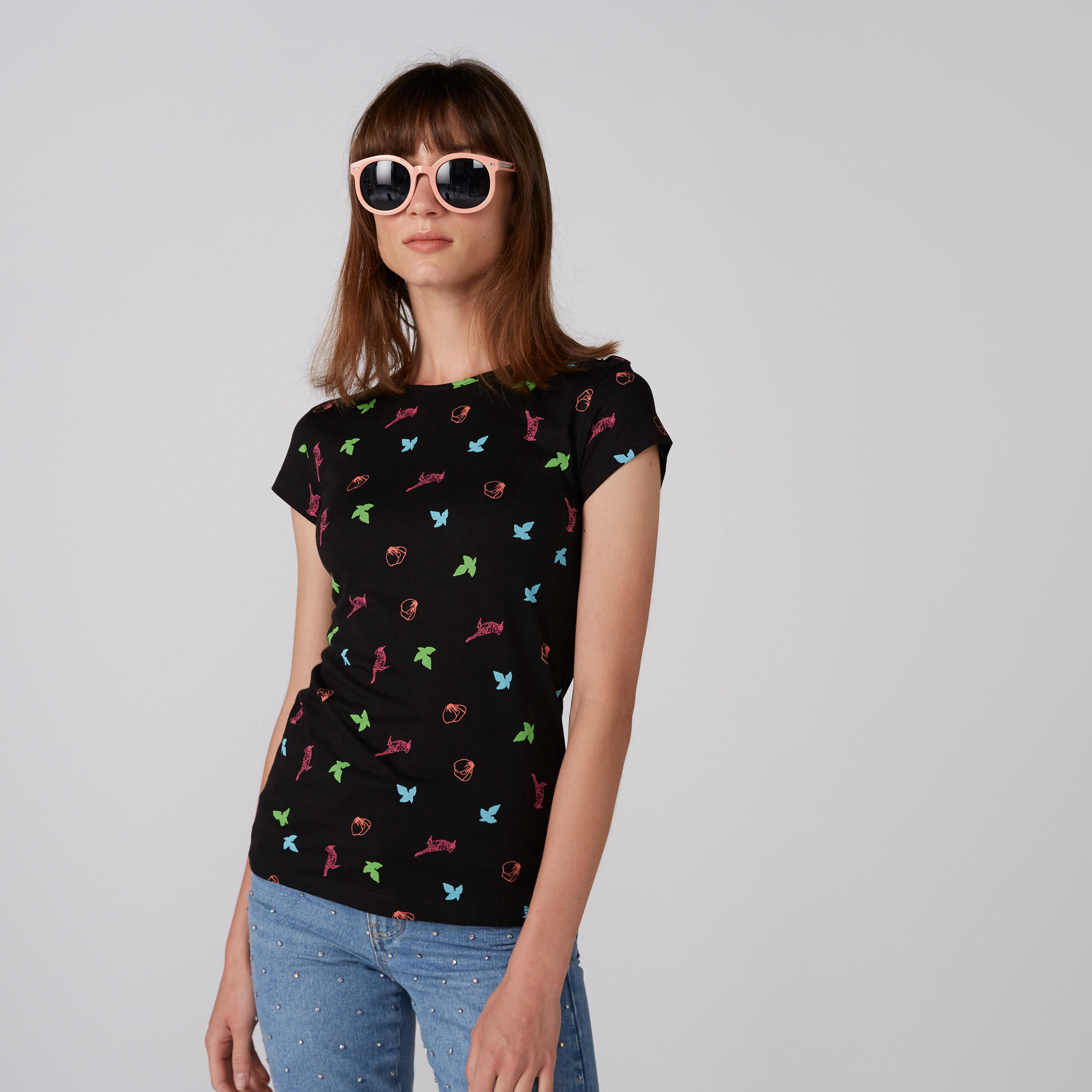 تيشيرت بطبعات وياقة مستديرة وأكمام كاب-women-clothing-tshirts-image-3
