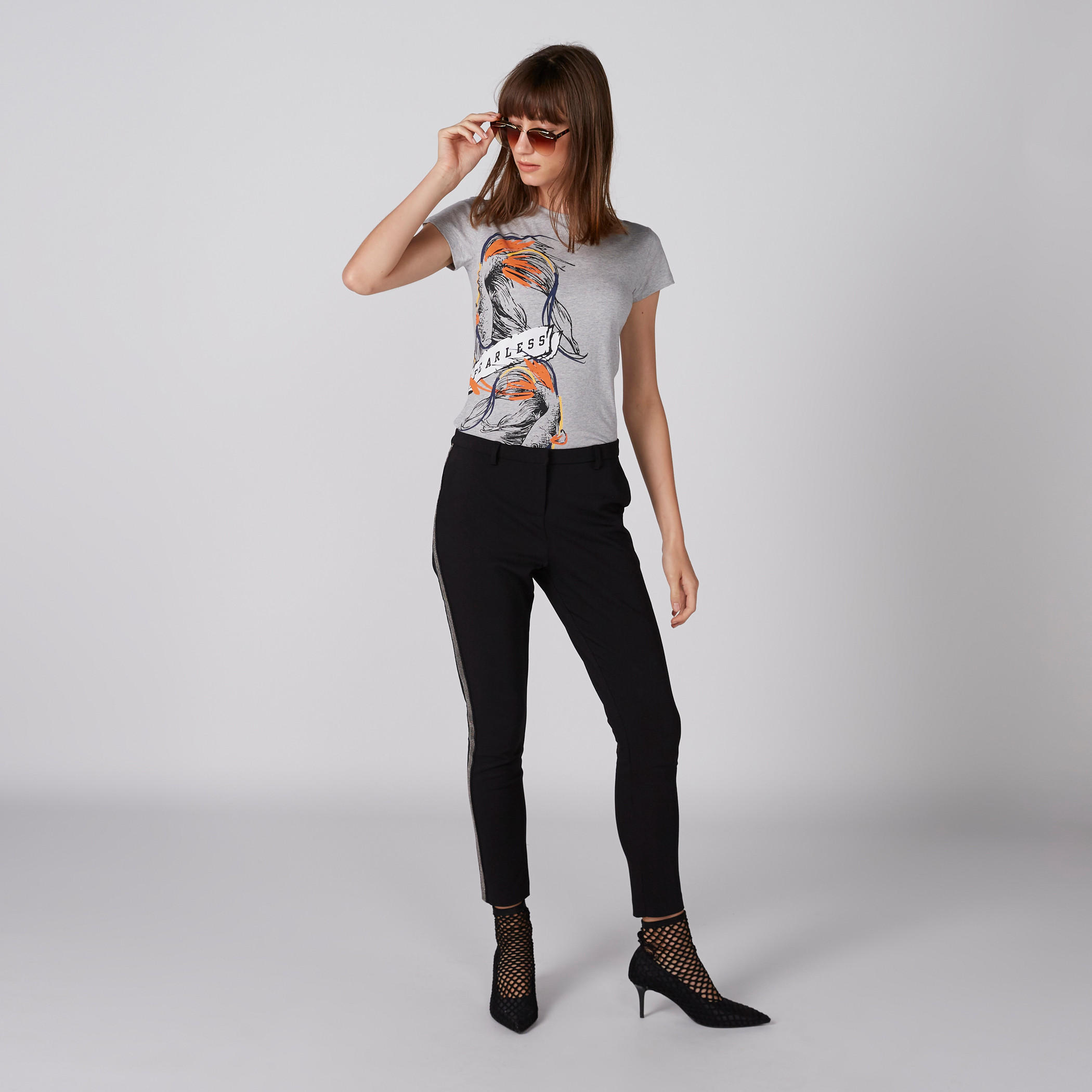 تيشيرت بياقة مستديرة وأكمام كاب وطبعات-women-clothing-tshirts-image-3