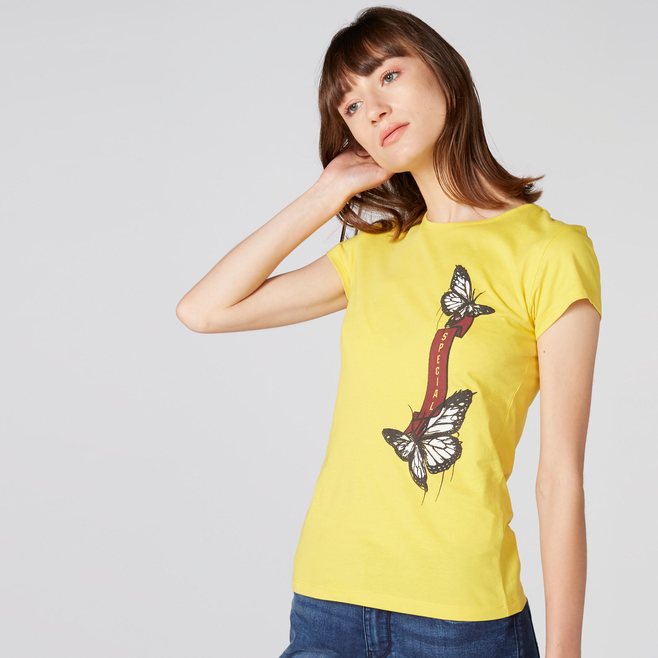 تيشيرت بطبعات وياقة مستديرة وأكمام كاب-women-clothing-tshirts-image-1