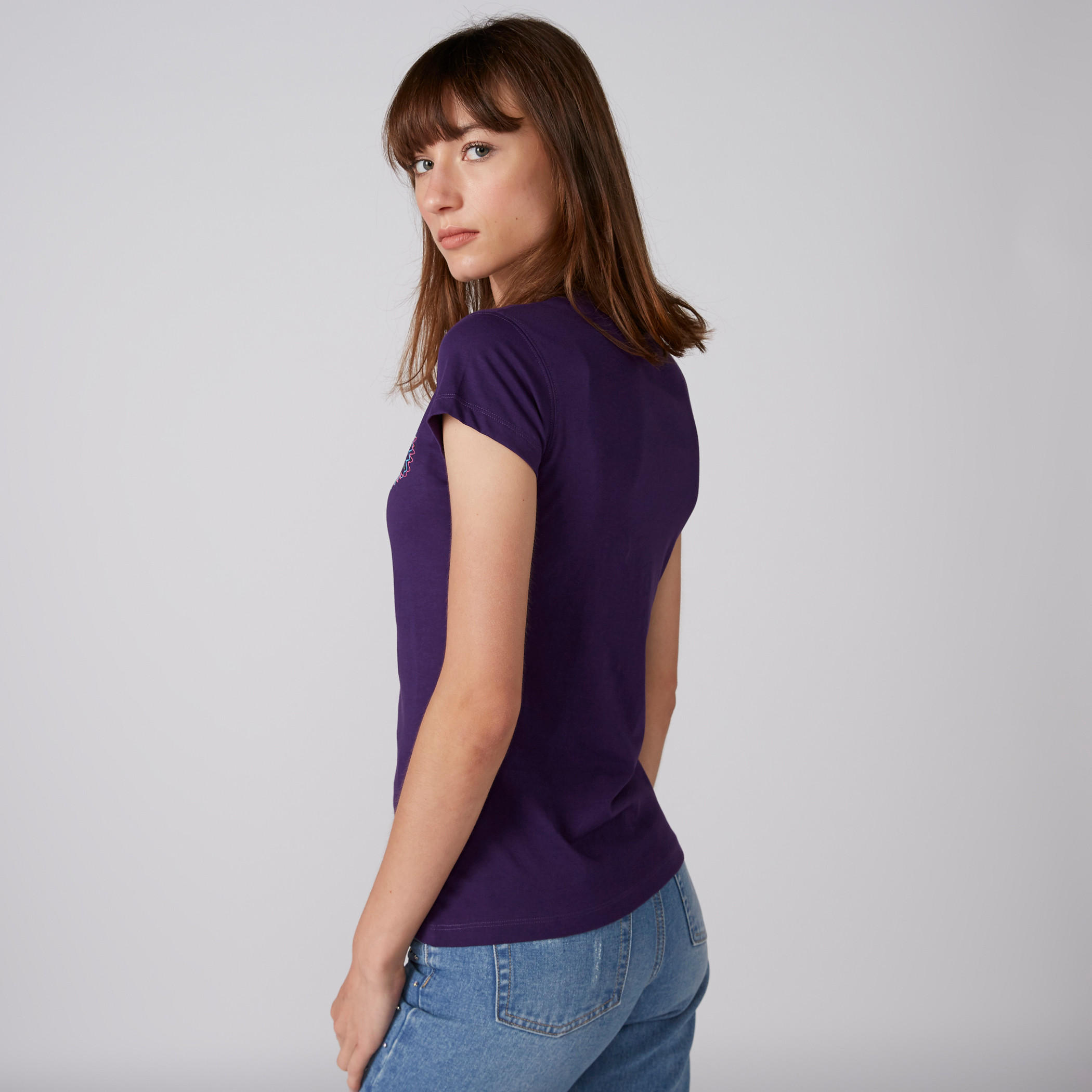 تيشيرت بطبعات وياقة مستديرة وأكمام كاب-women-clothing-tshirts-image-2