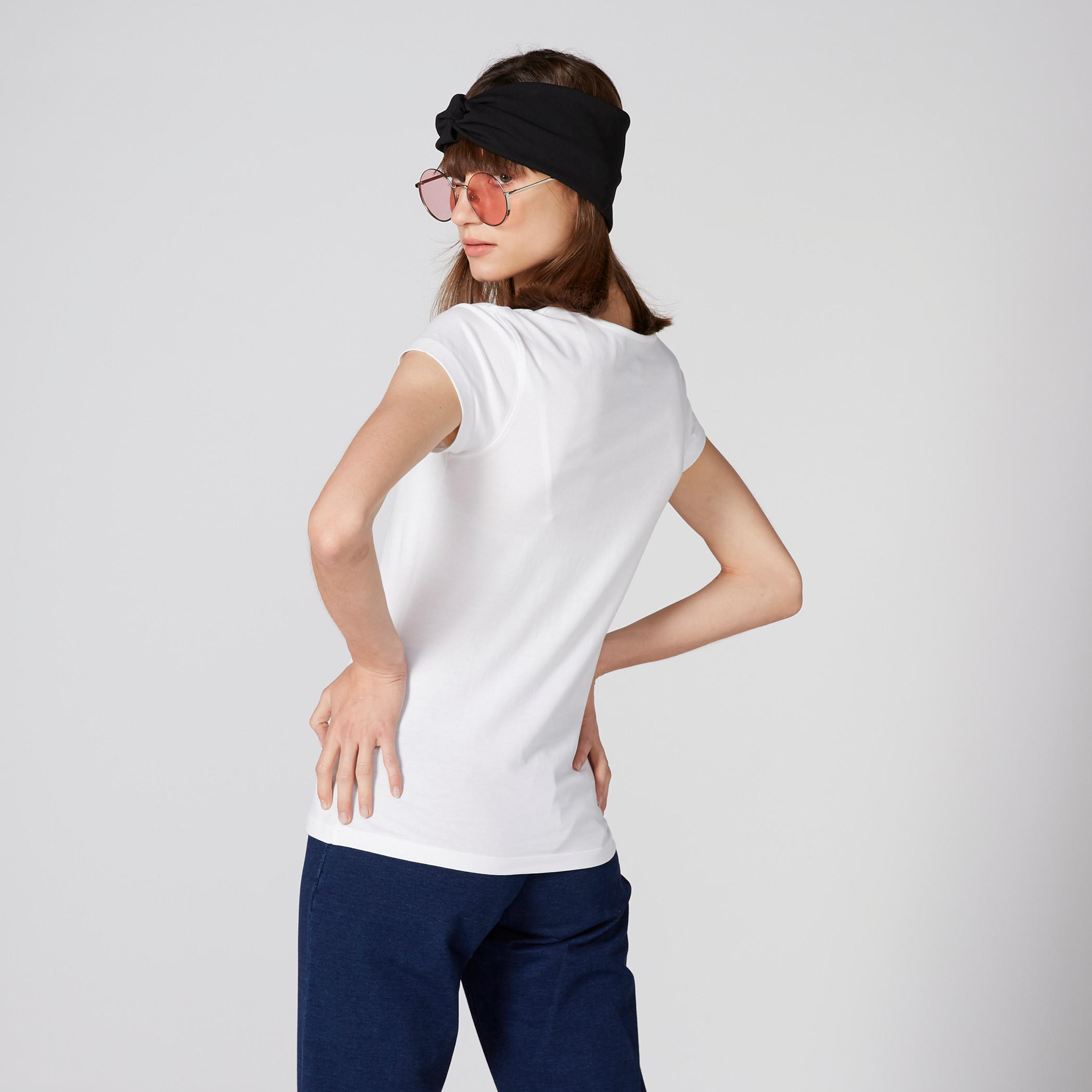 تيشيرت بطبعات وياقة مستديرة وأكمام كاب-women-clothing-tshirts-image-3