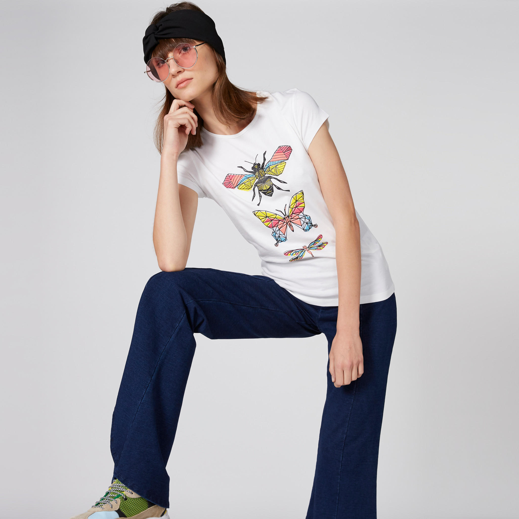تيشيرت بطبعات وياقة مستديرة وأكمام كاب-women-clothing-tshirts-image-2