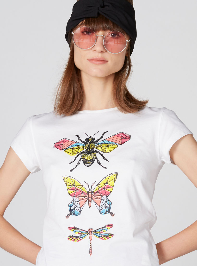 تيشيرت بطبعات وياقة مستديرة وأكمام كاب-women-clothing-tshirts-image-1