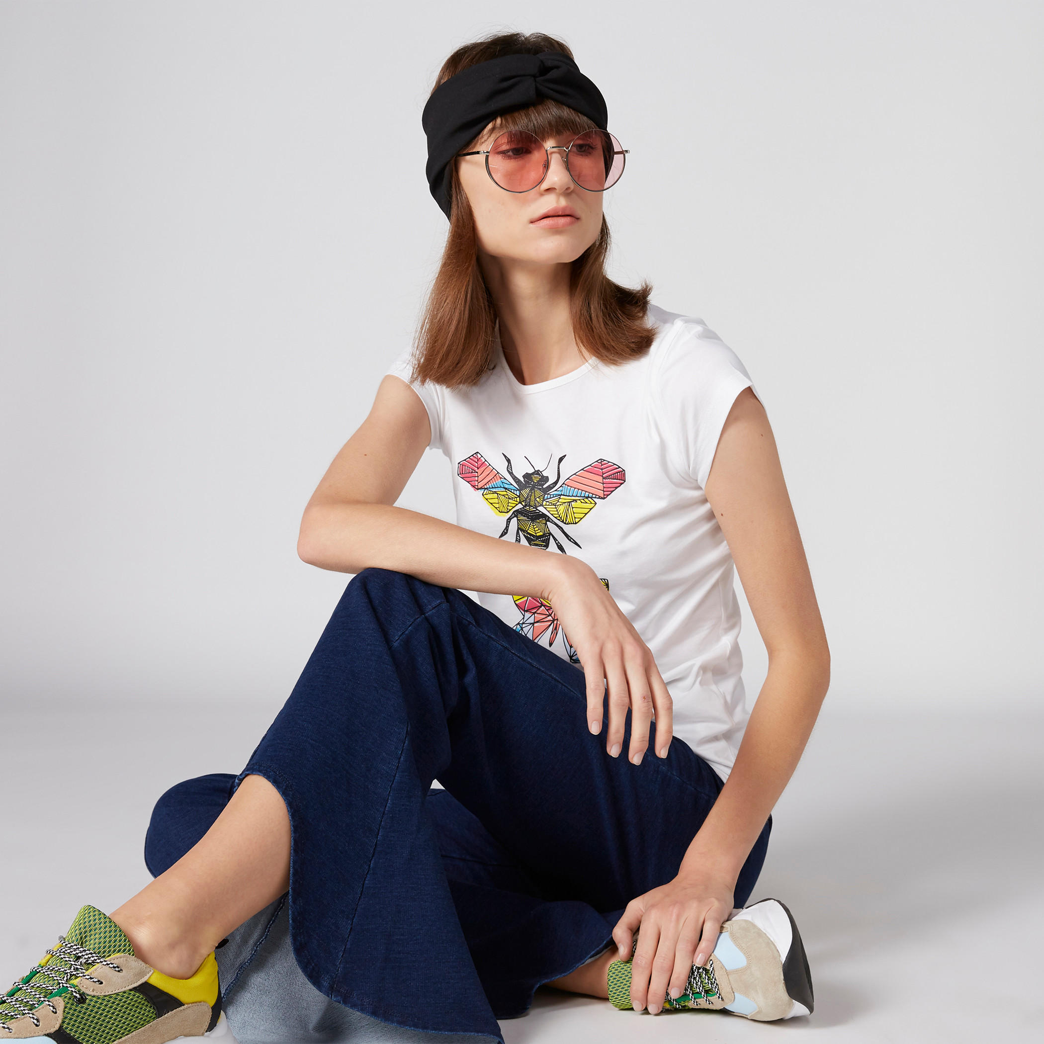 تيشيرت بطبعات وياقة مستديرة وأكمام كاب-women-clothing-tshirts-image-4