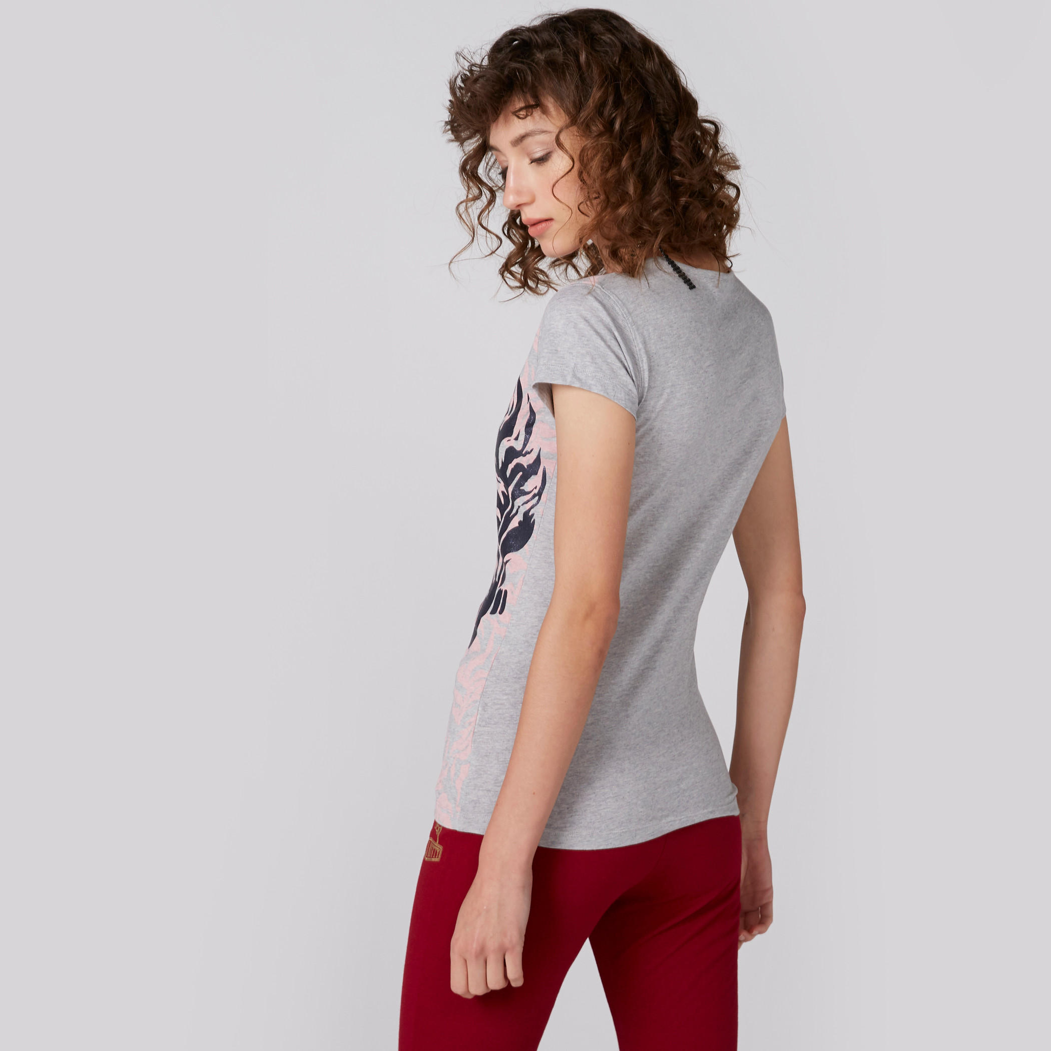 تيشيرت بياقة مستديرة وأكمام كاب وطبعات-women-clothing-tshirts-image-2