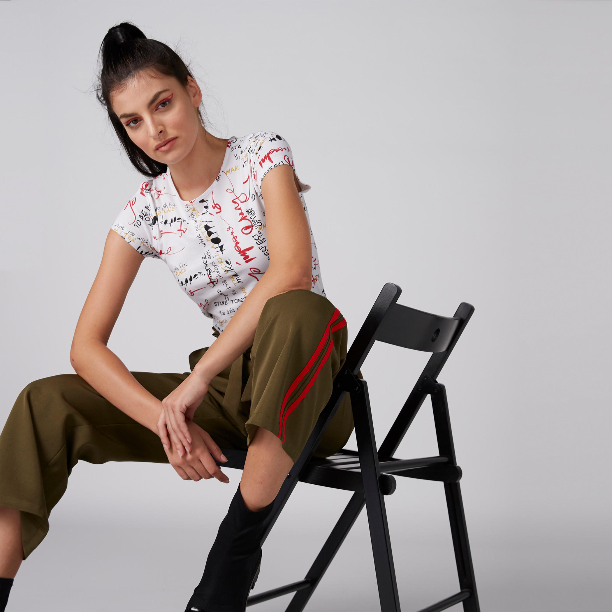 تيشيرت بياقة مستديرة وأكمام كاب وطبعات-women-clothing-tshirts-image-3