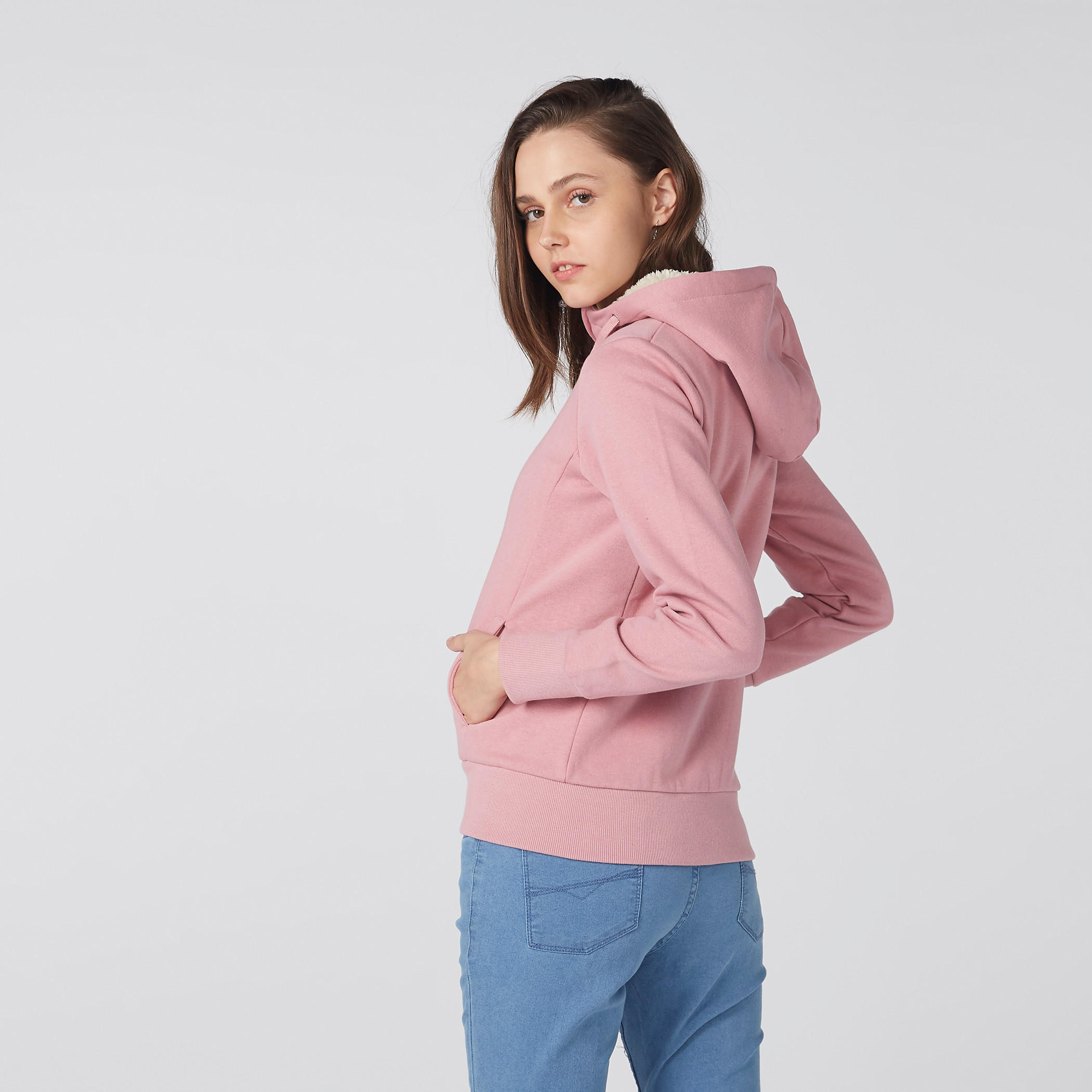جاكيت بأكمام طويلة وسحّاب إغلاق وقبّعة-women-winterwear-coatsandjackets-jackets-image-3