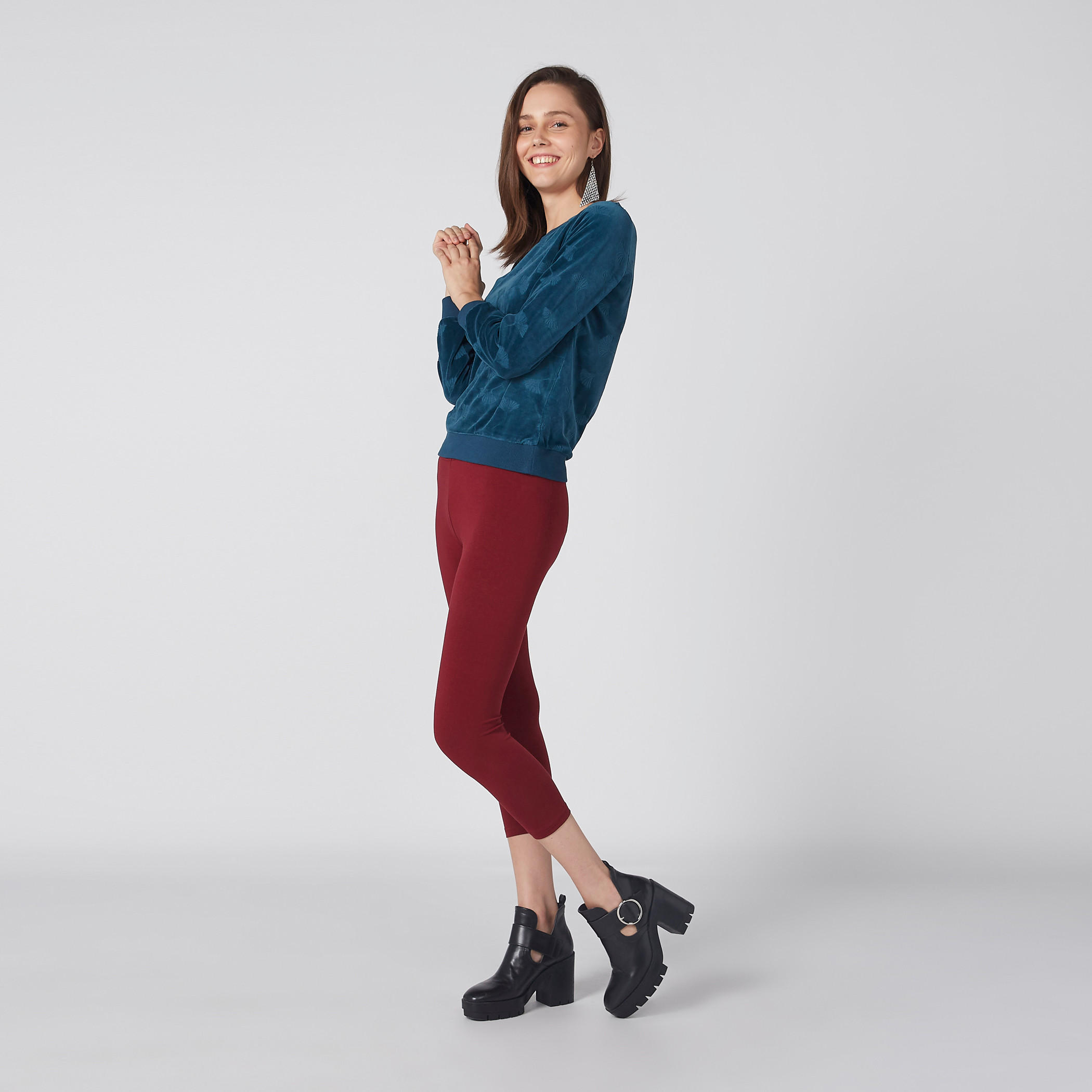 بنطال ليقنز بطول 3/4 وخصر مطاطي-women-clothing-bottoms-leggings-image-2
