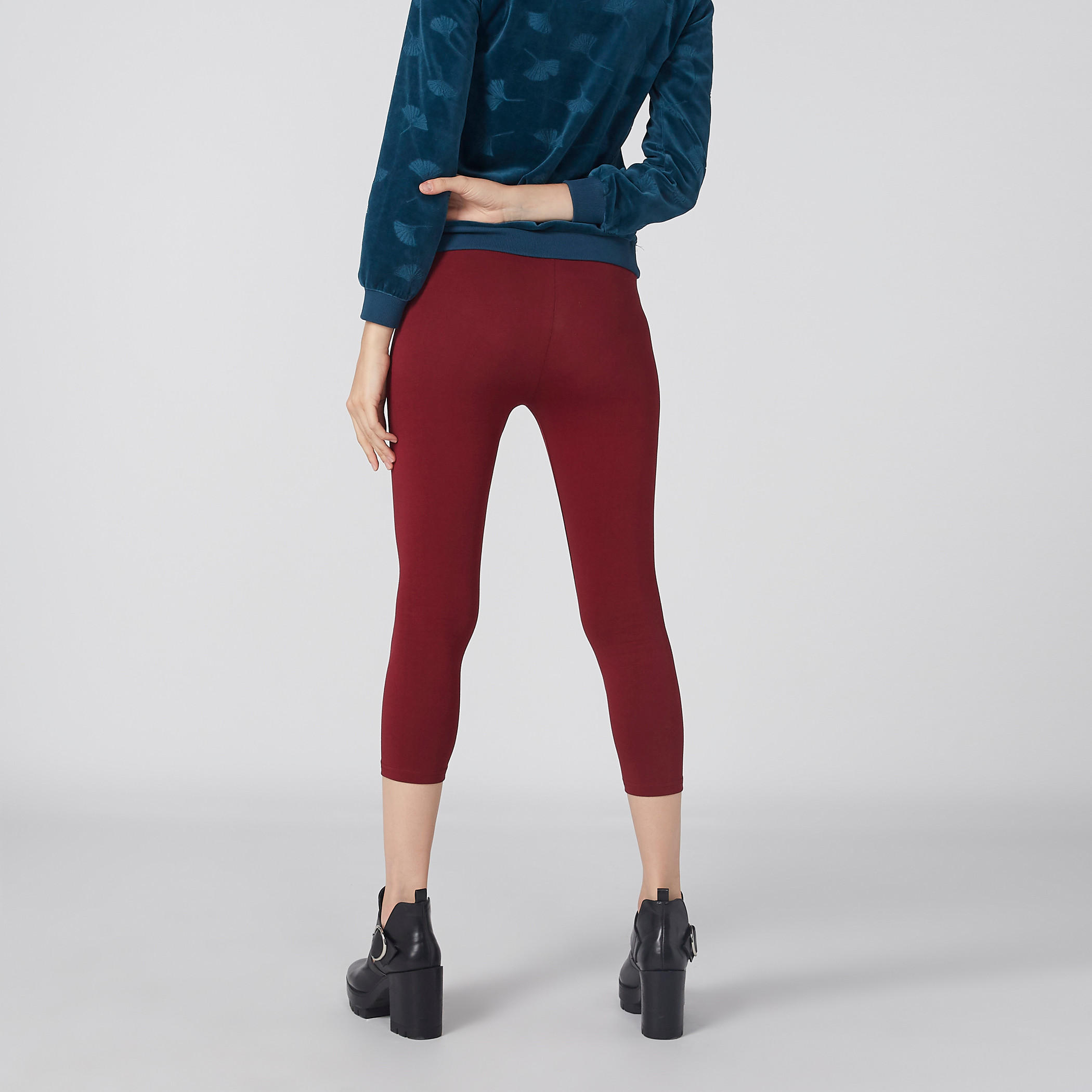 بنطال ليقنز بطول 3/4 وخصر مطاطي-women-clothing-bottoms-leggings-image-3