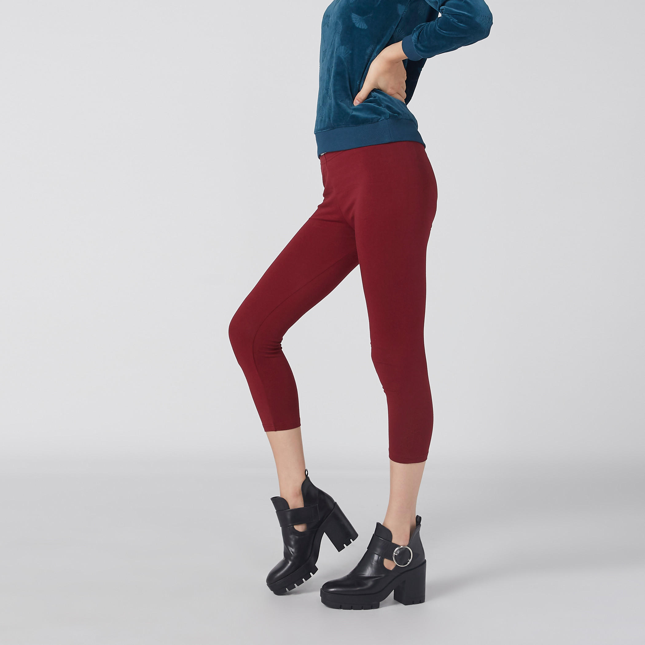 بنطال ليقنز بطول 3/4 وخصر مطاطي-women-clothing-bottoms-leggings-image-4