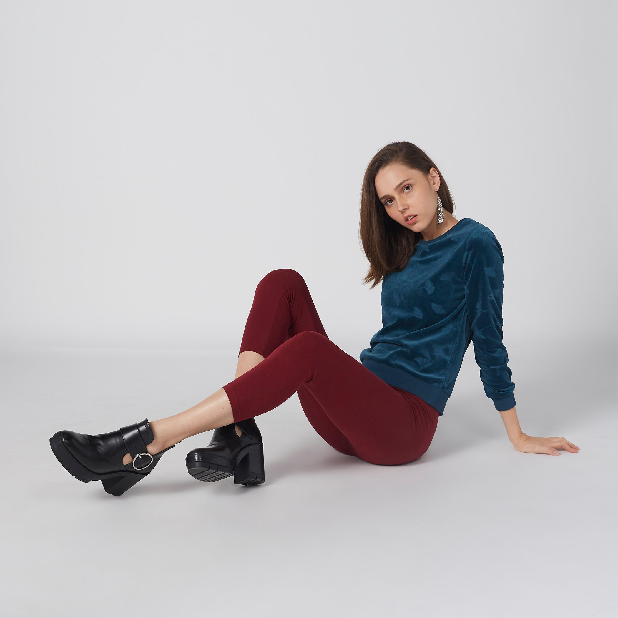 بنطال ليقنز بطول 3/4 وخصر مطاطي-women-clothing-bottoms-leggings-image-5