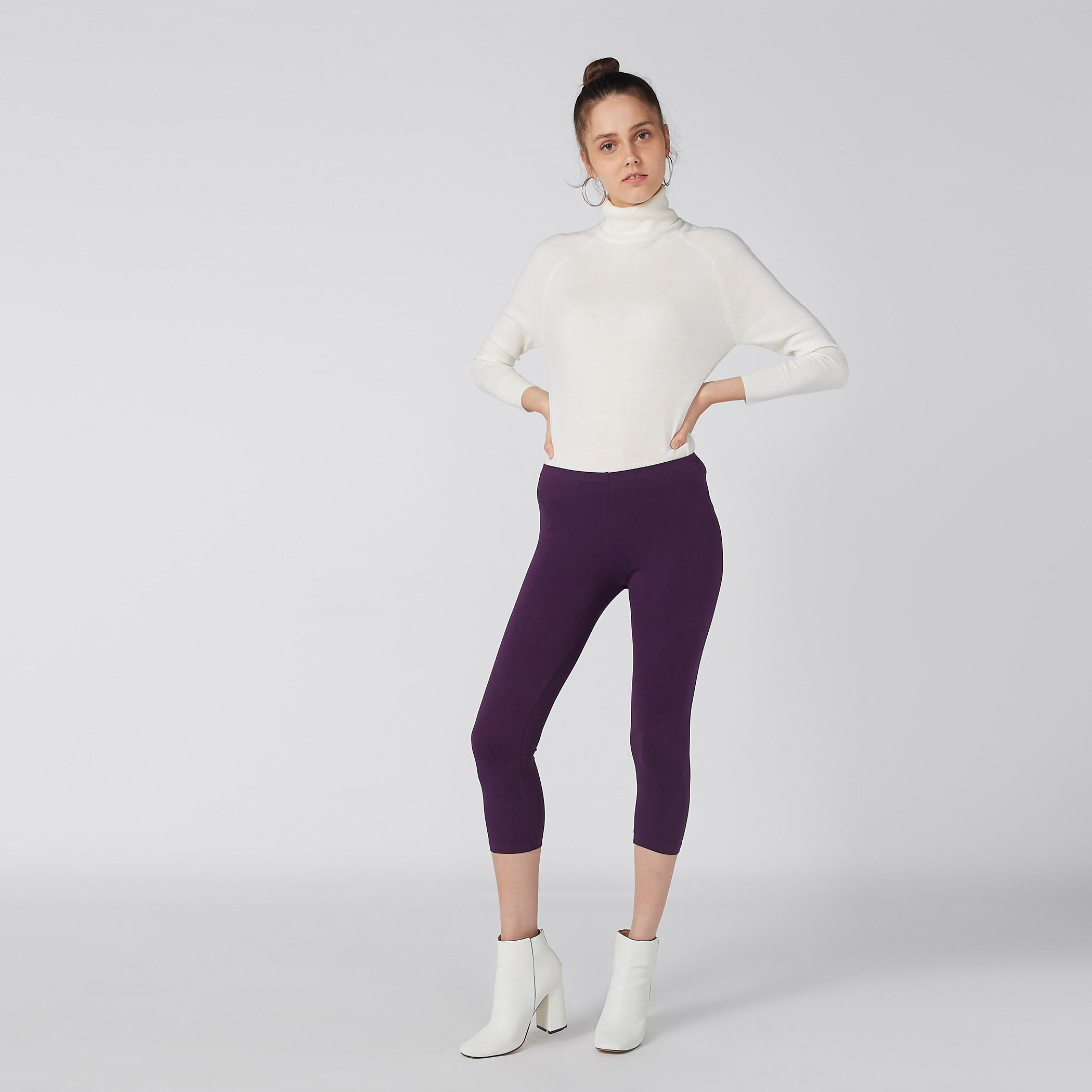 بنطال ليقنز بطول 3/4 وخصر مطاطي-women-clothing-bottoms-leggings-image-1