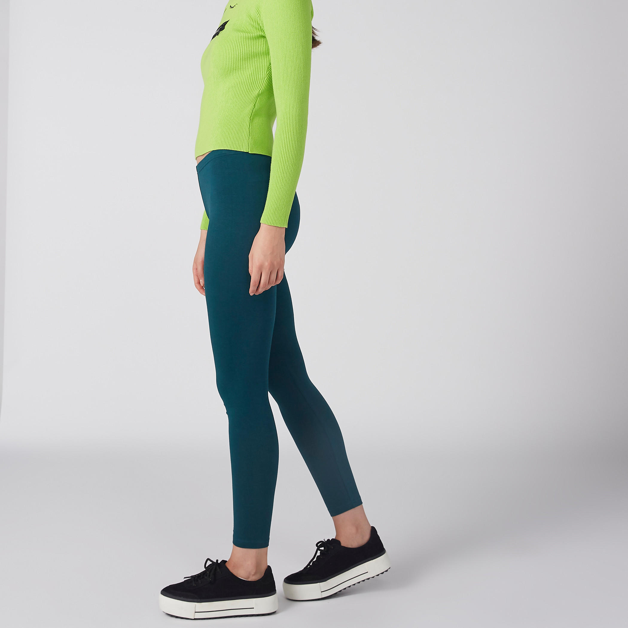 بنطال ليقنز طويل بخصر مطّاطي-women-clothing-bottoms-leggings-image-3