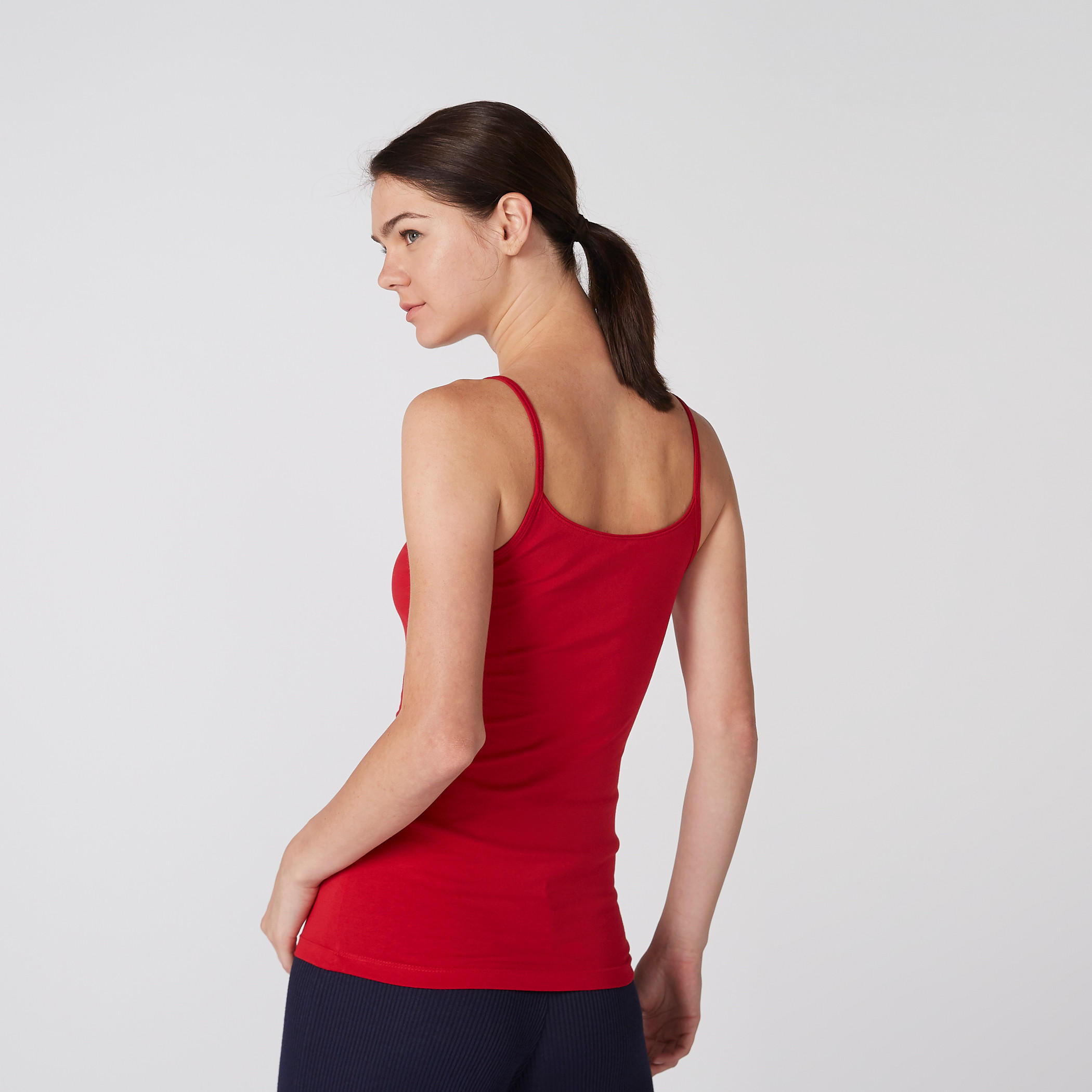 بلوزة كامي بحمّالات رفيعة وياقة عميقة-women-clothing-tshirts-image-3