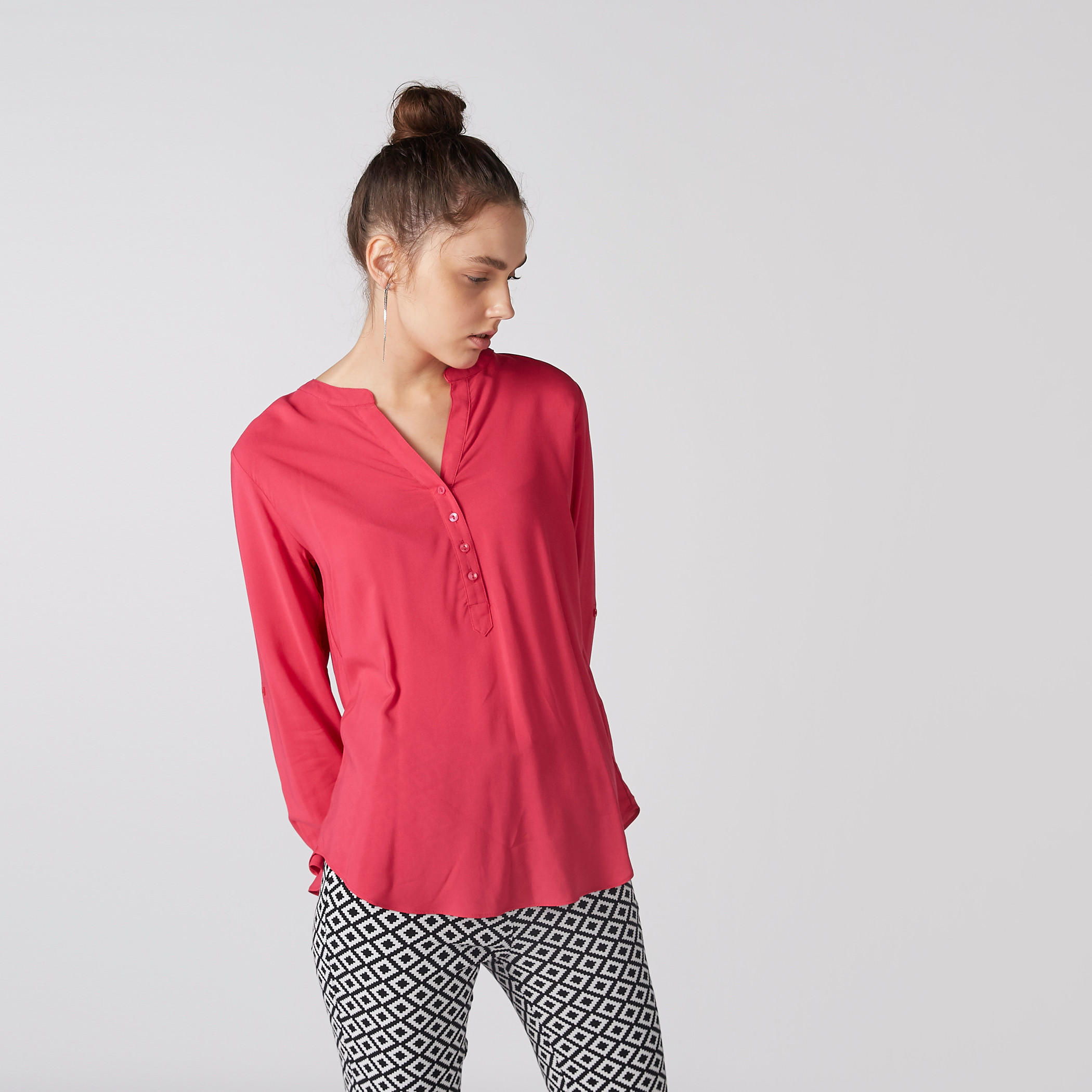 بلوزة بأكمام طويلة وزر إغلاق-women-clothing-shirtsandblouses-blouses-image-1
