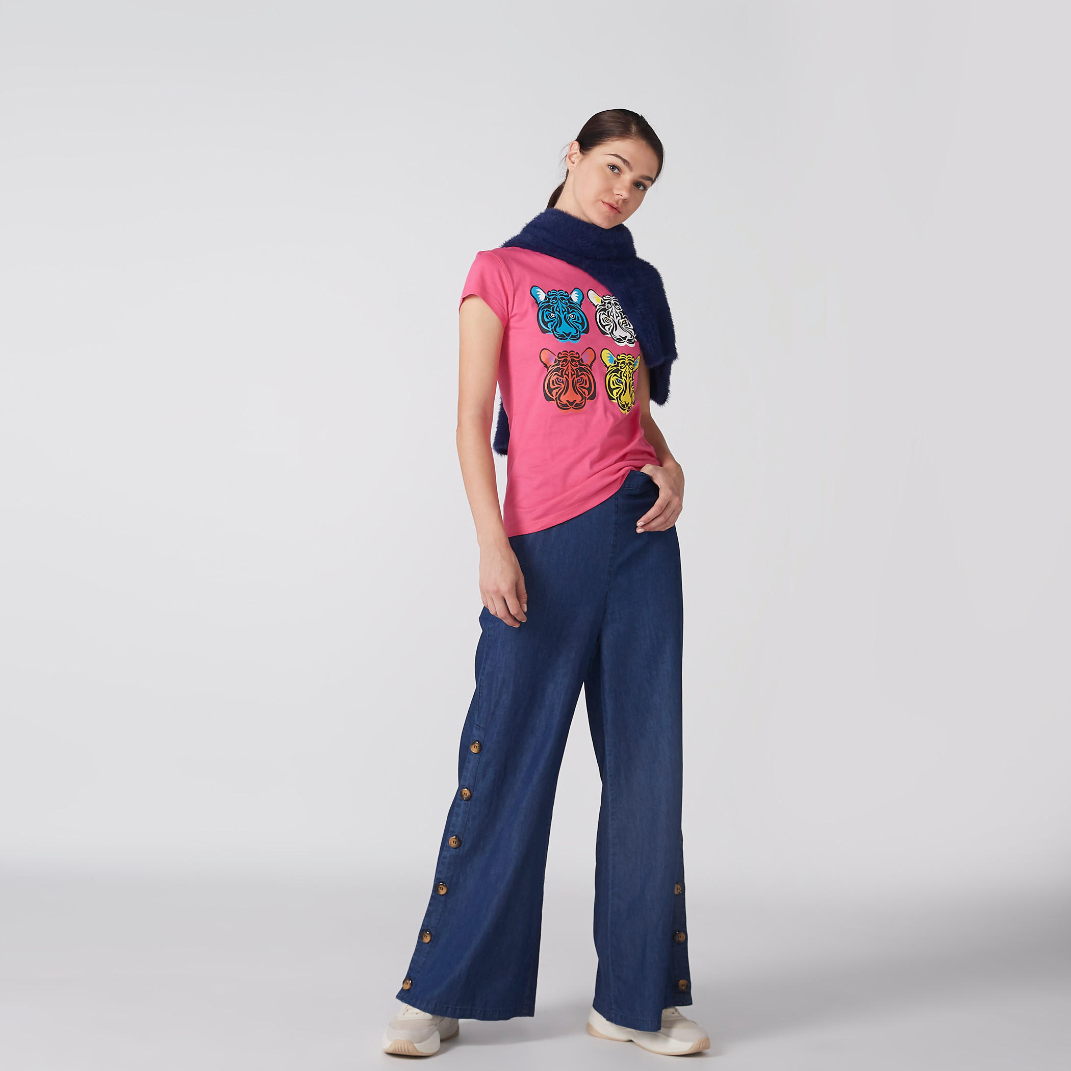 تيشيرت بياقة مستديرة وأكمام كاب وطبعات-women-clothing-tshirts-image-1