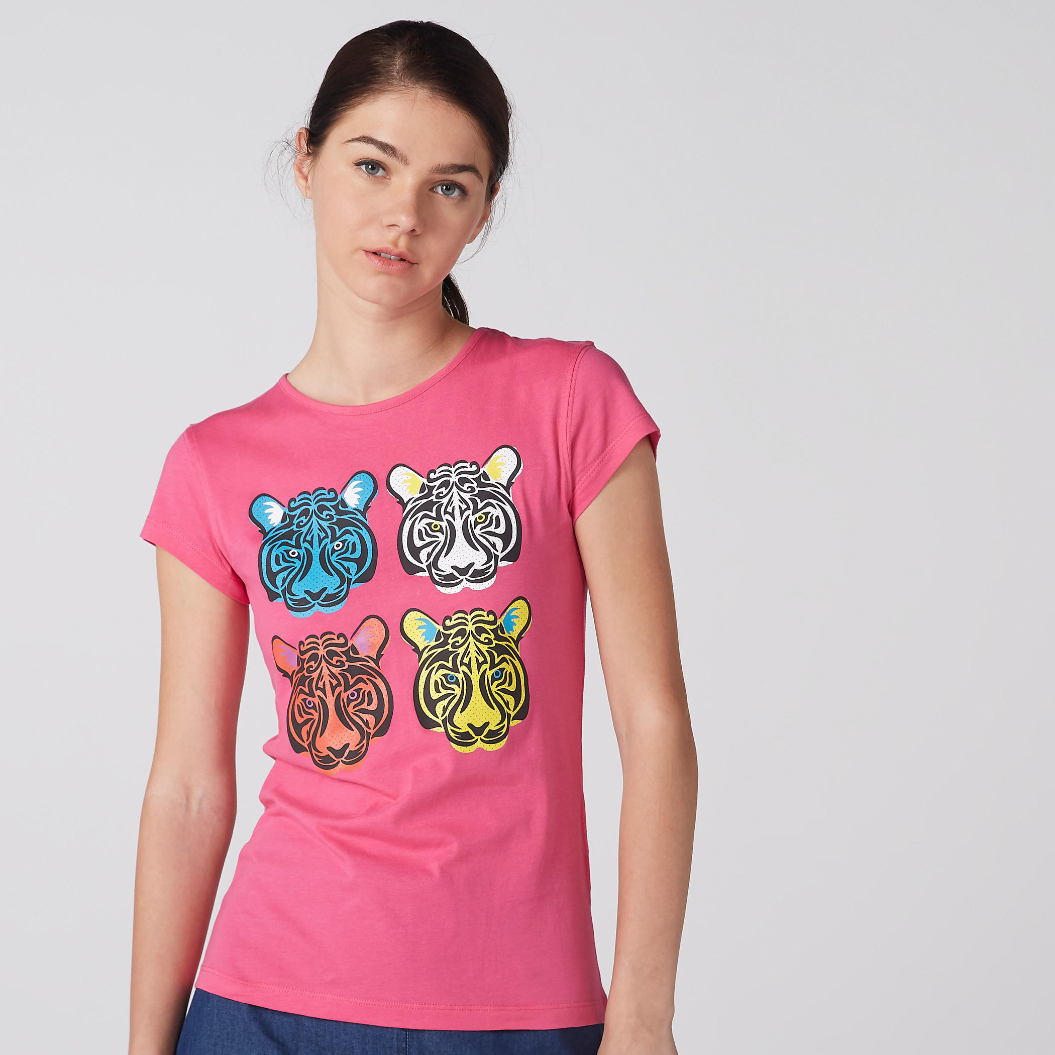 تيشيرت بياقة مستديرة وأكمام كاب وطبعات-women-clothing-tshirts-image-2