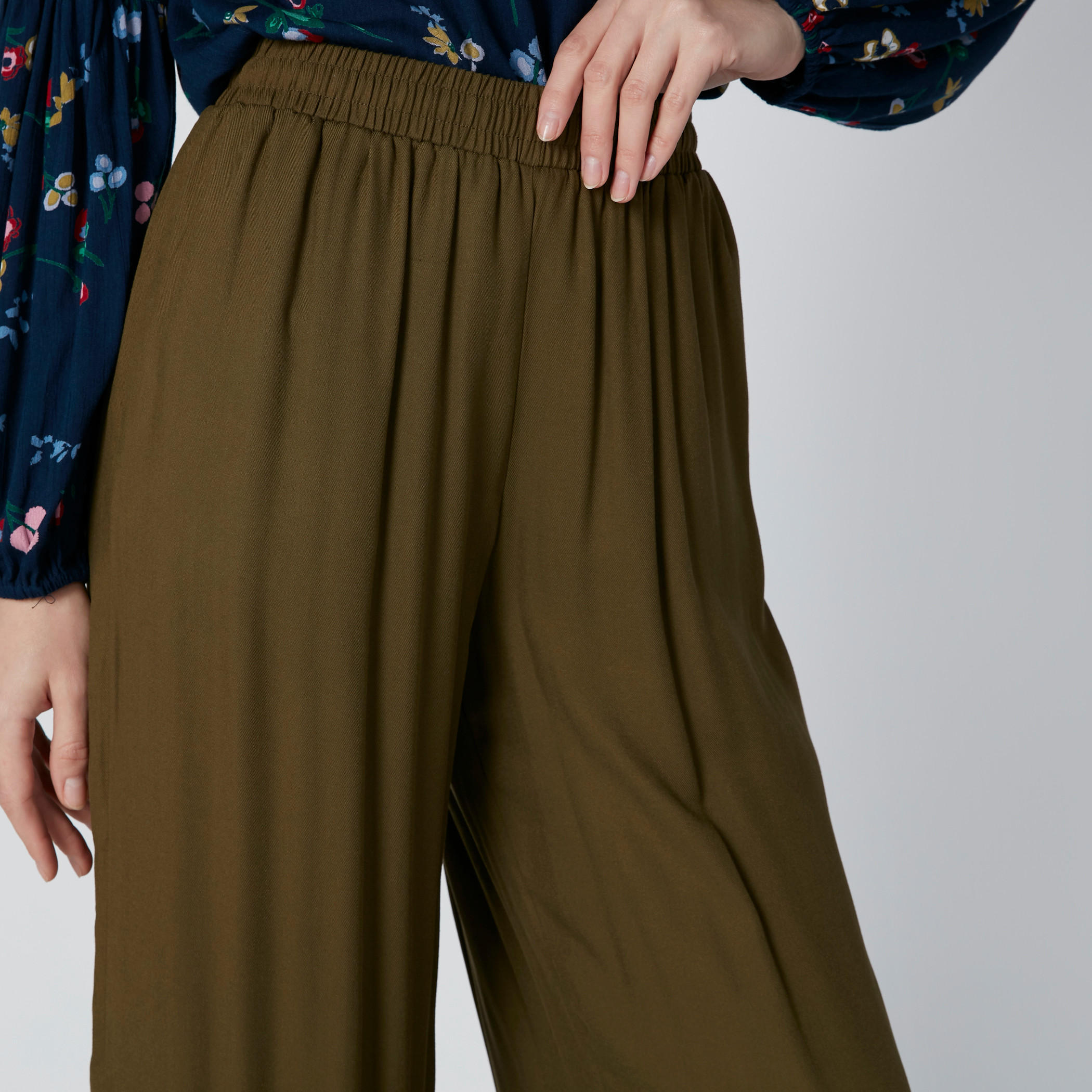Pocket Detail Palazzo Pants with Elasticised Waistband-women-clothing-bottoms-trousers-image-4