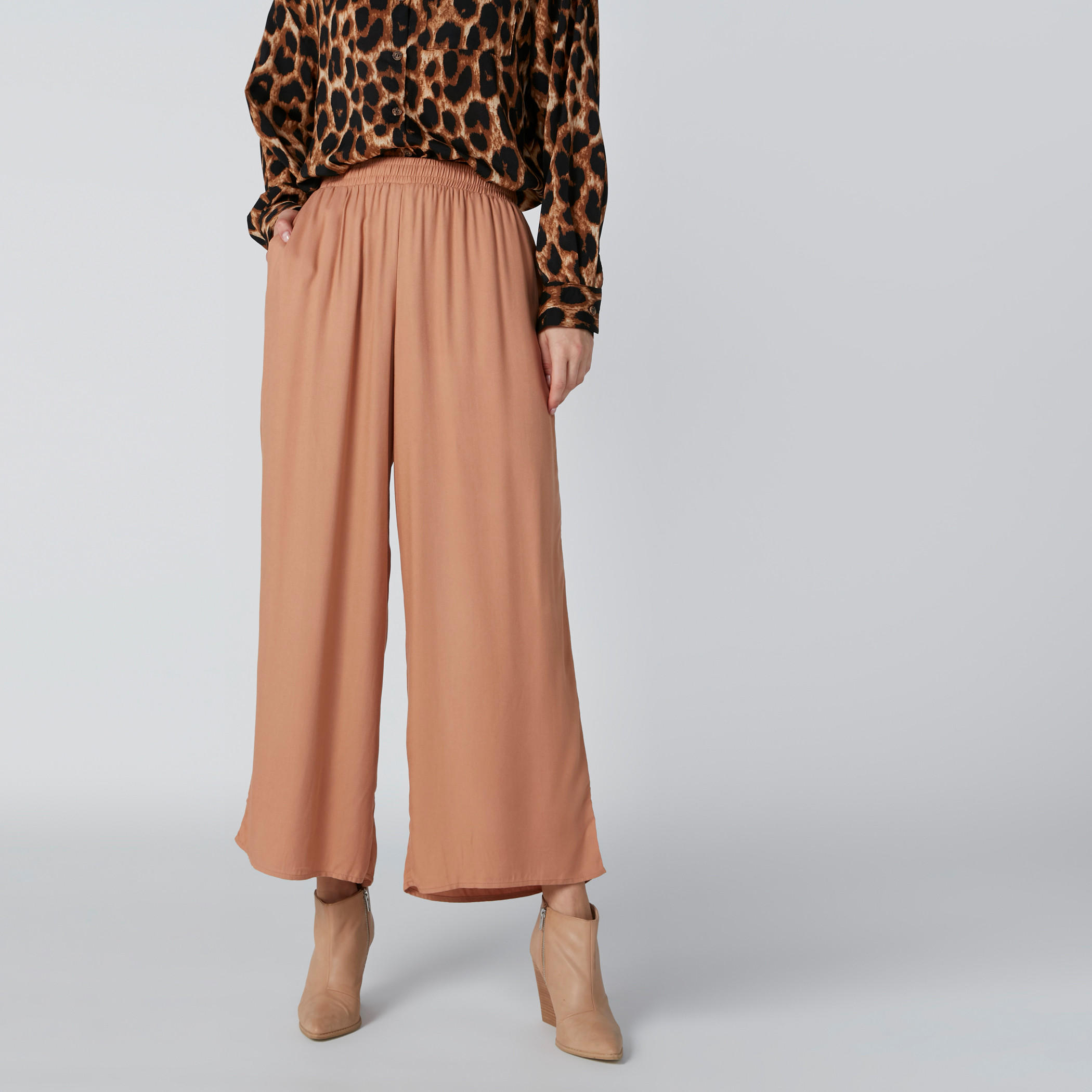 بنطال بالازو بجيوب بقصّة عادية وخصر مطاطي-women-clothing-bottoms-trousers-image-3