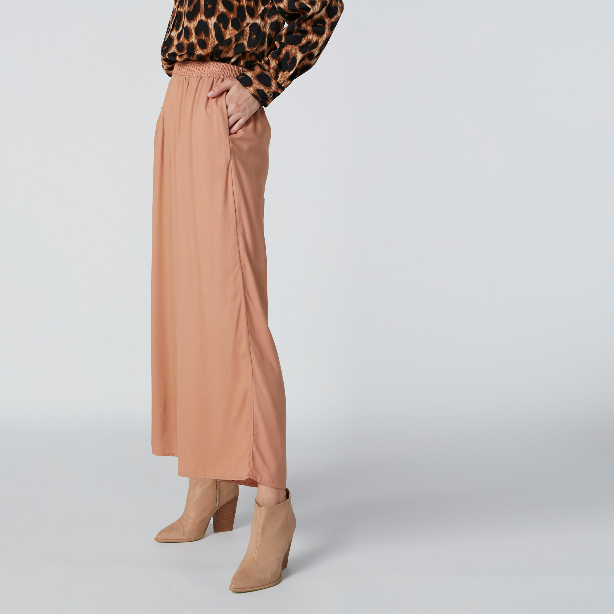 بنطال بالازو بجيوب بقصّة عادية وخصر مطاطي-women-clothing-bottoms-trousers-image-5