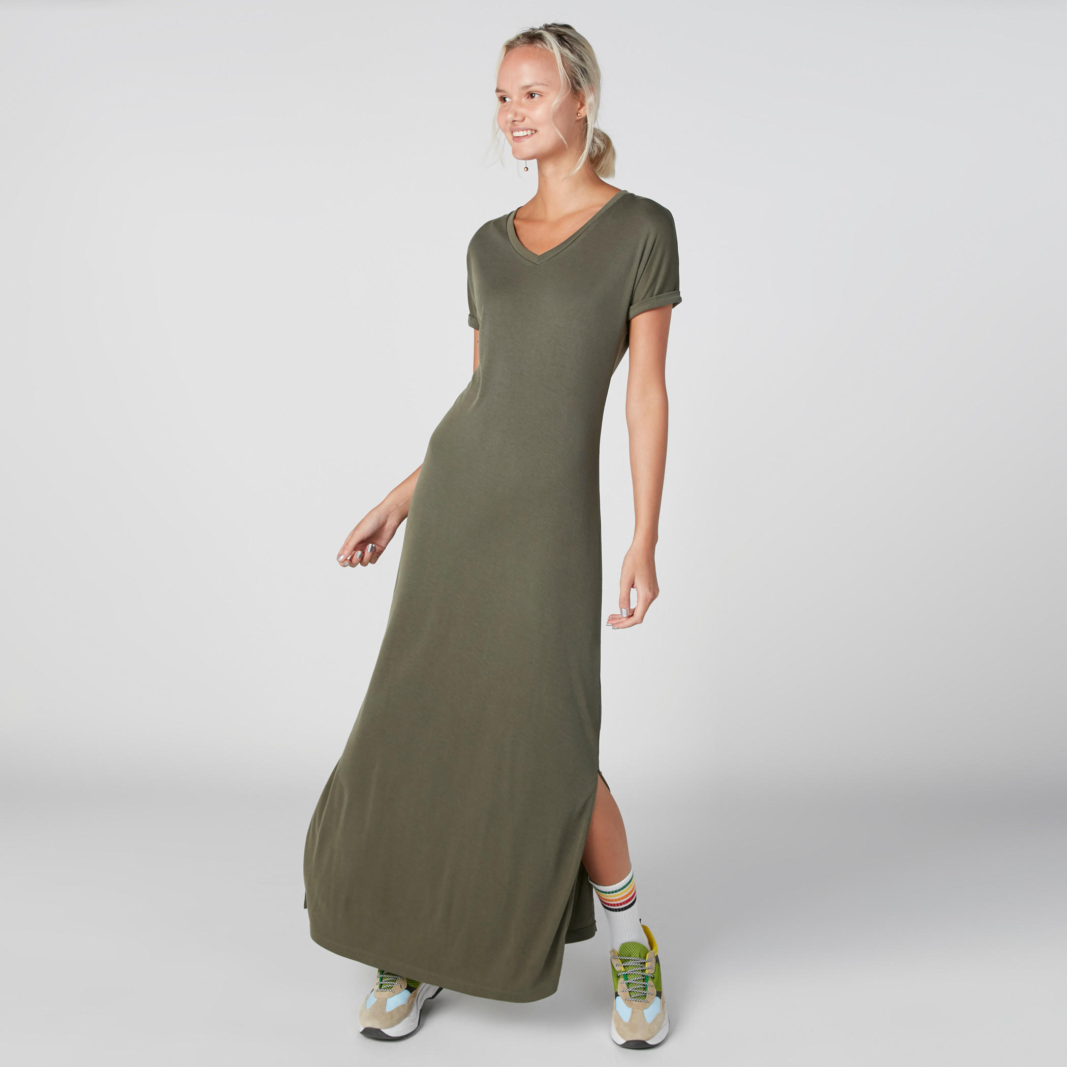 فستان طويل بياقة V وأكمام متصلة وفتحات جانبية-women-clothing-dresses-image-3