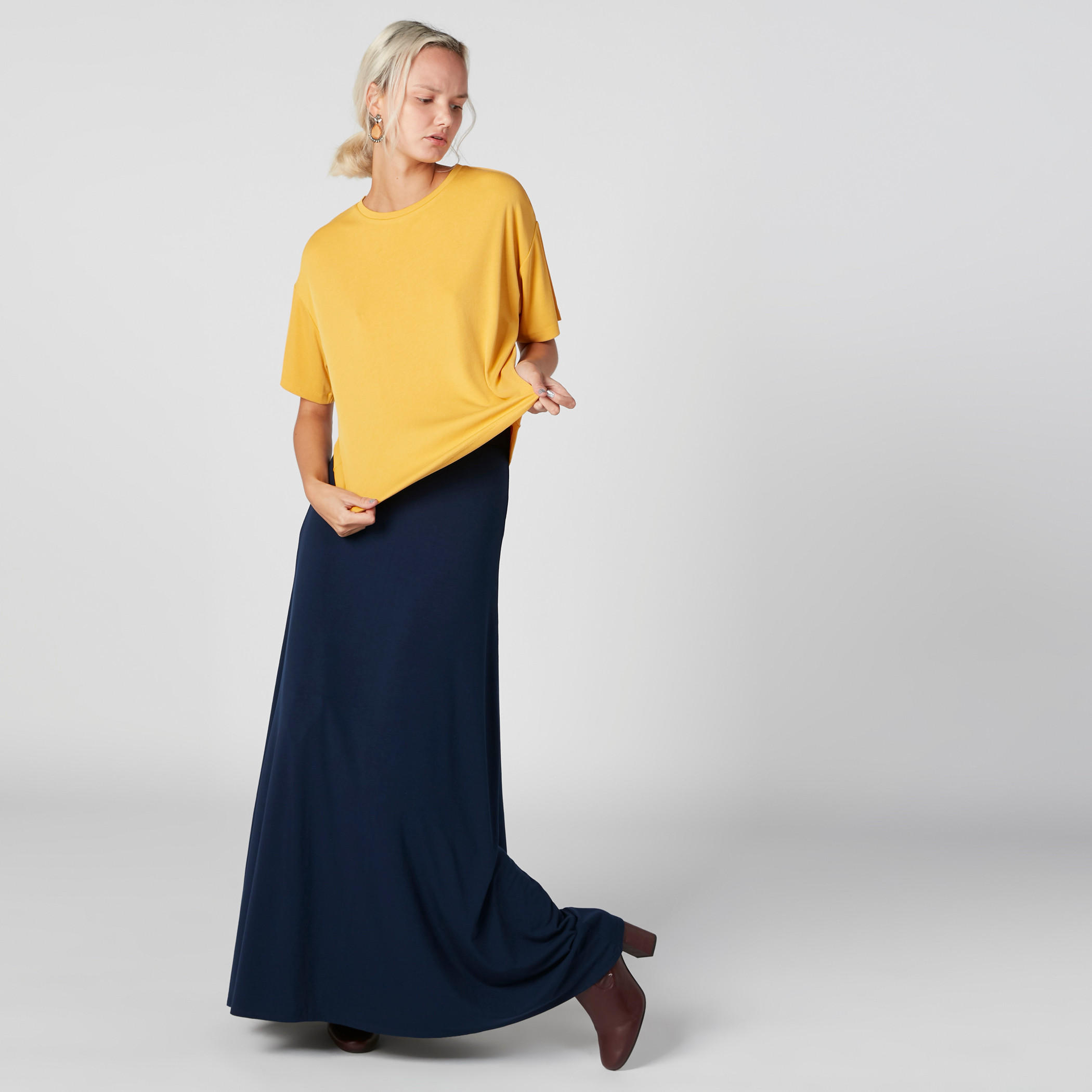 بلوزة بياقة مستديرة وأكتاف منسدلة-women-clothing-tshirts-image-3