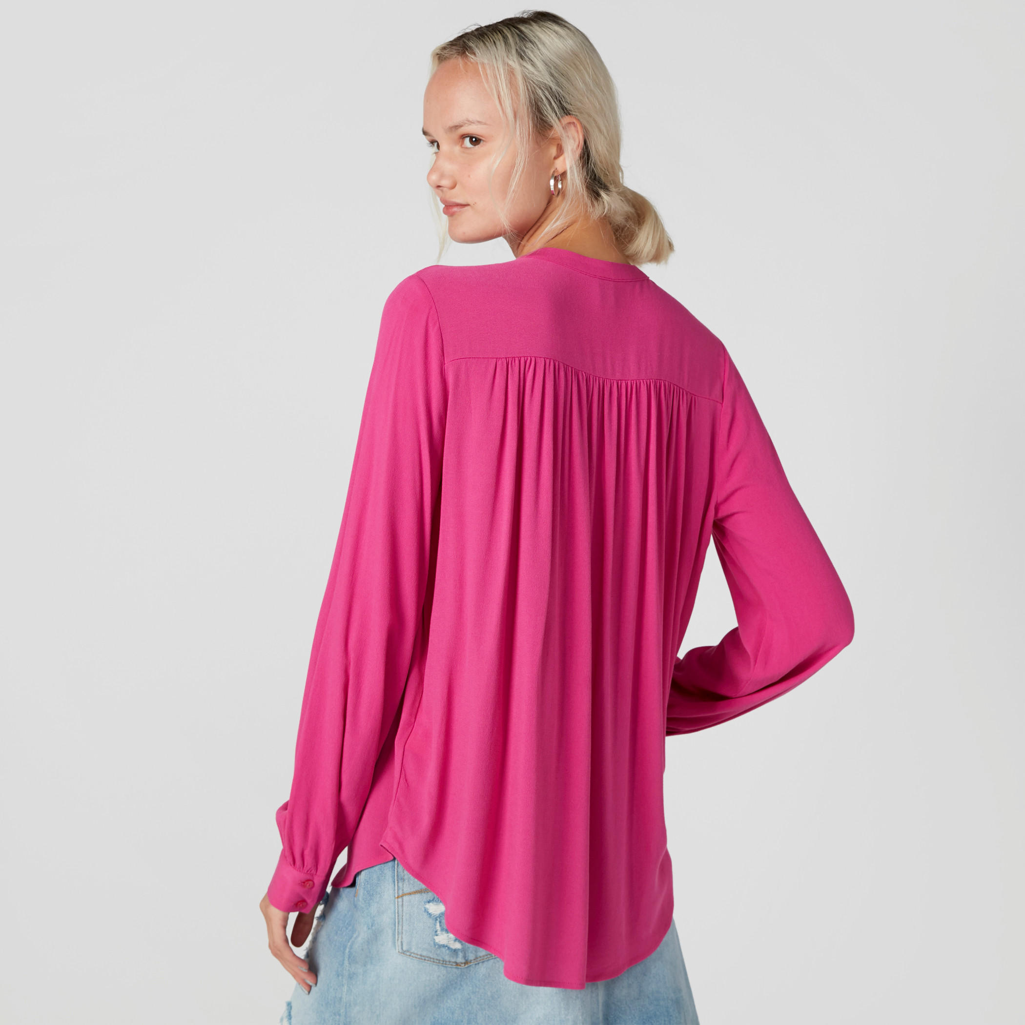 بلوزة بأكمام طويلة وأزرار-women-clothing-shirtsandblouses-blouses-image-1